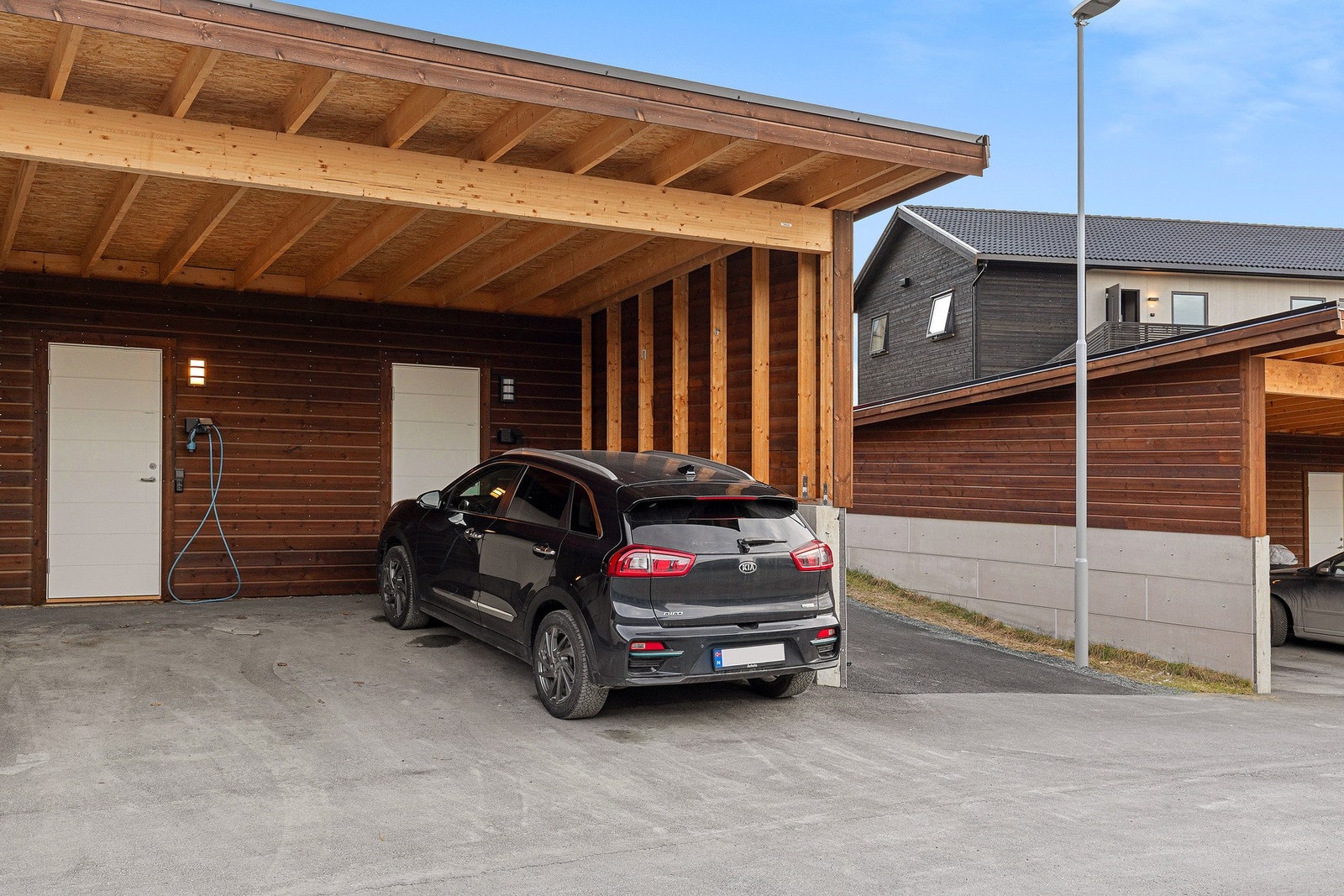Egen plass i carport med tilhørende bod. Galleribilde