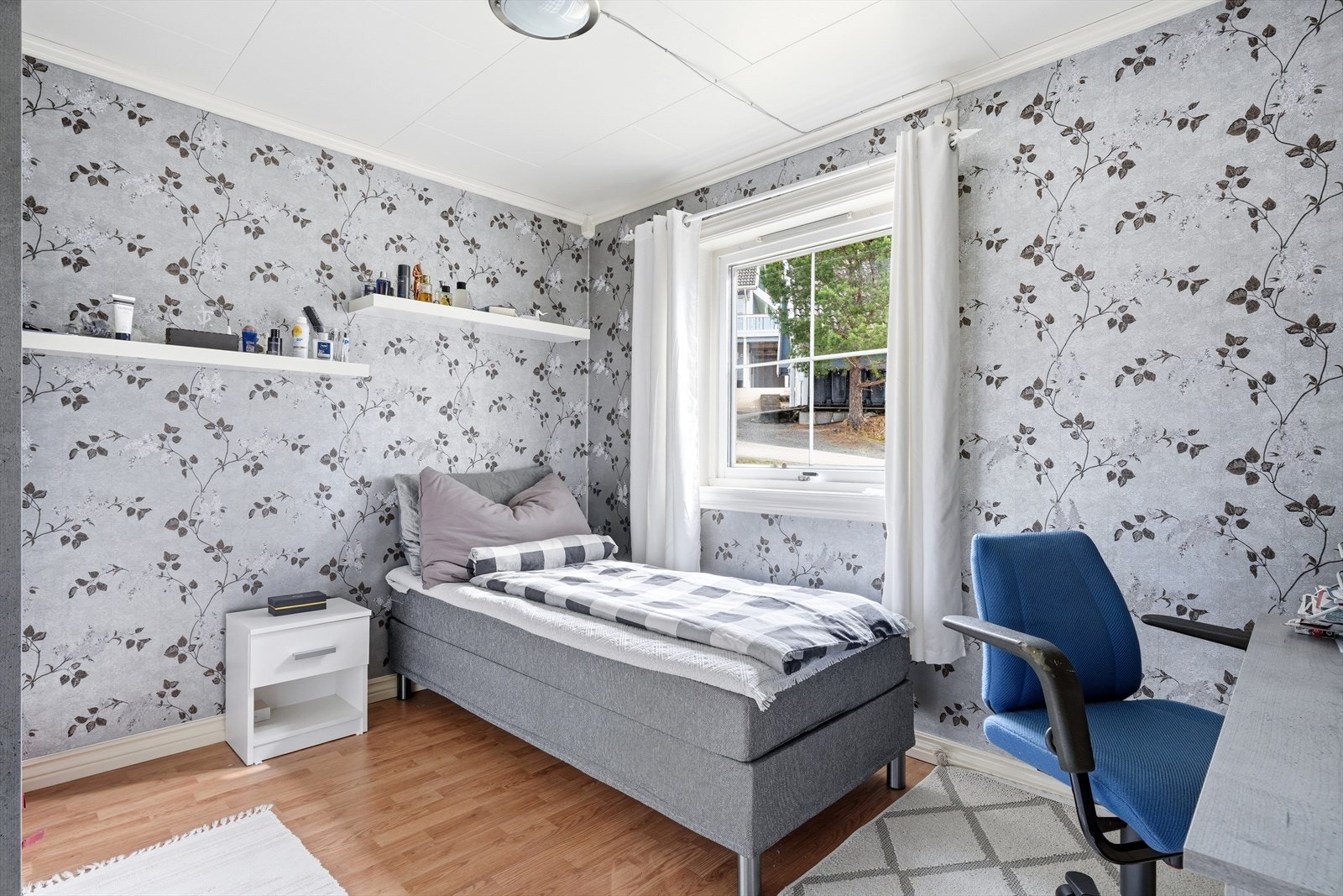 Det andre soverommet i underetasjen, ideelt som barnerom, gjesterom eller kontor. Galleribilde