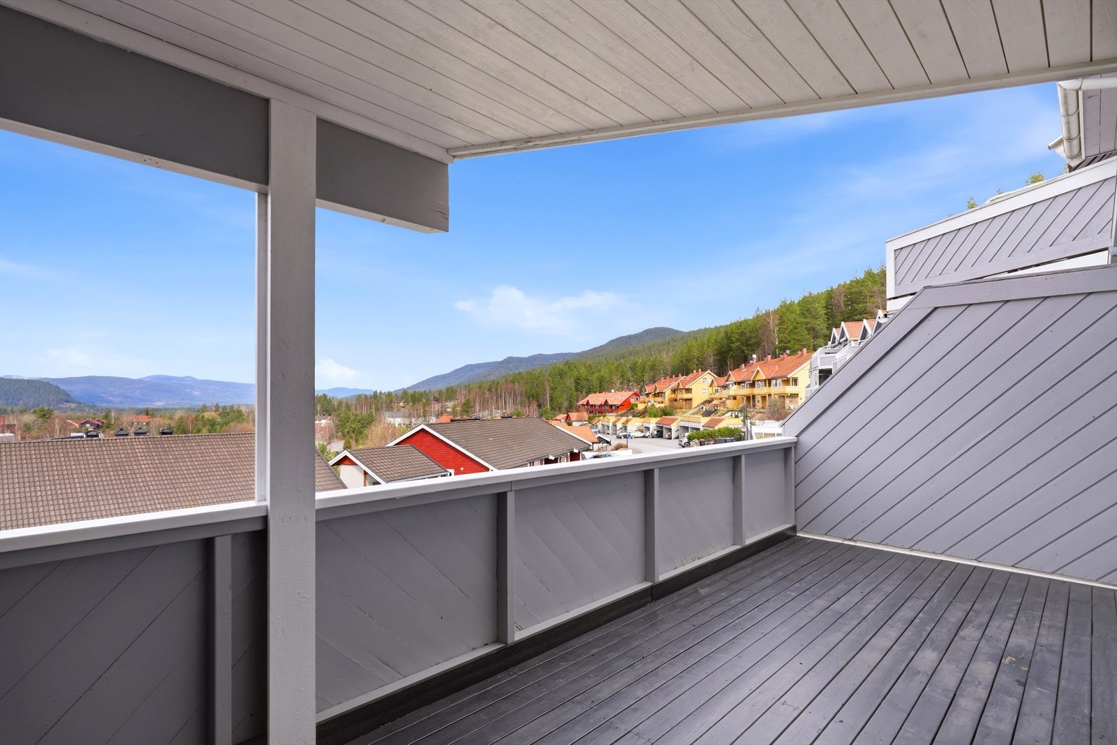 Herfra har du utsikt over det rolige nabolaget. Galleribilde