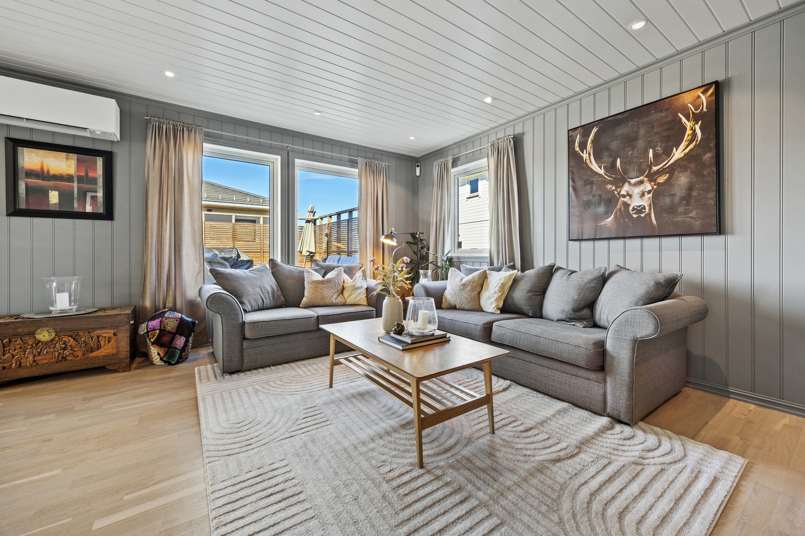 Det er god plass til en sofagruppe med tilhørende møblement. Galleribilde