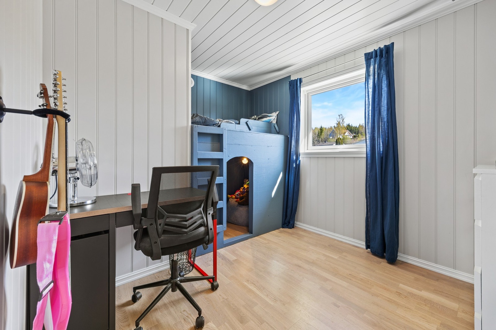 Soverom 3 har plassbygd seng. Galleribilde