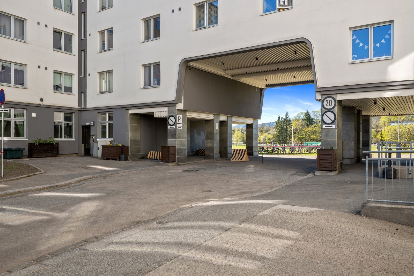 Borettslaget har en supersentral beliggenhet, samtidig har du grønne omgivelser bokstavelig talt rett utenfor. Galleribilde