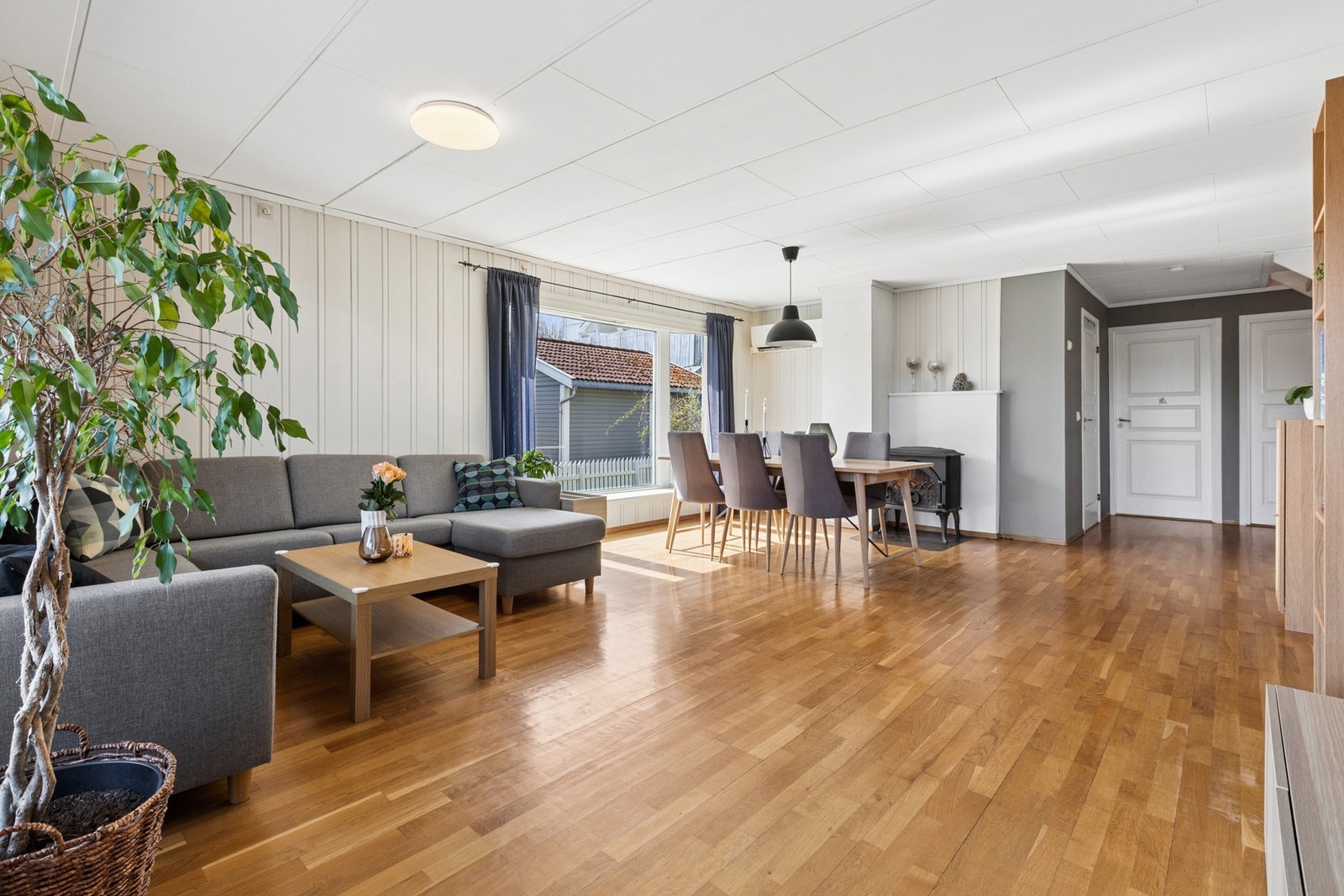 Stuen byr på gode møbleringsmuligheter. Galleribilde