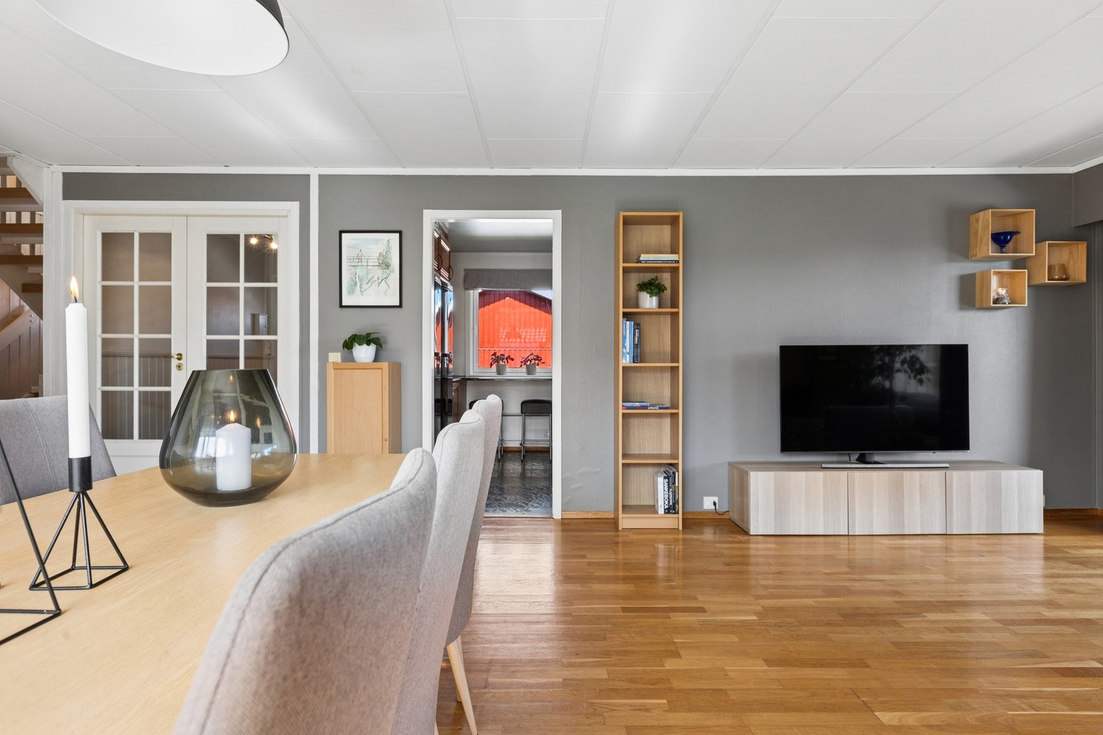 Stuen er lys og romslig. Galleribilde