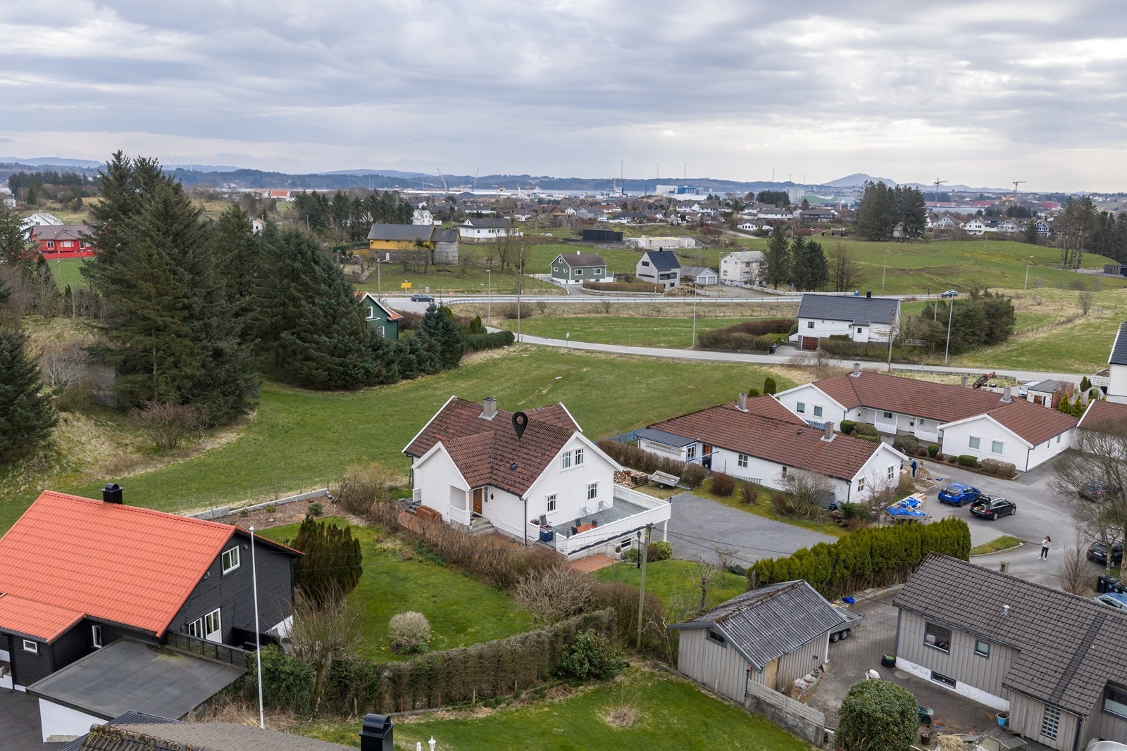 Eiendommen ligger fritt og solvendt til i et rolig og barnevennlig område på Avaldsnes Galleribilde