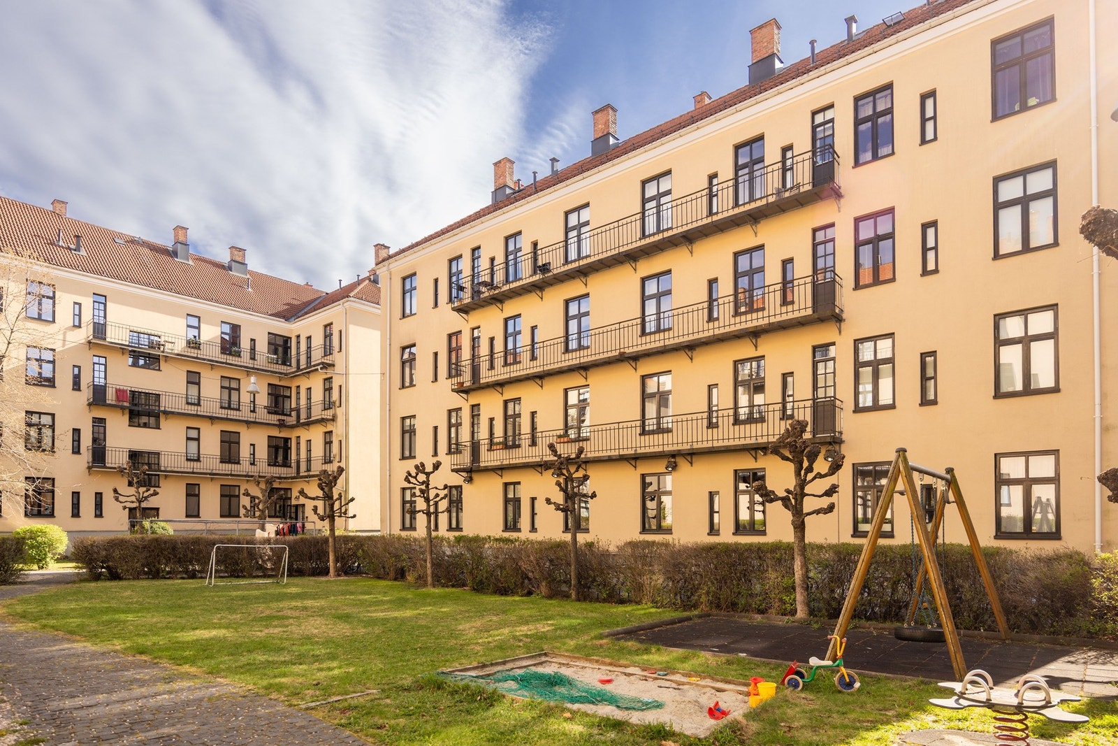 Stor og skjermet bakhage Galleribilde