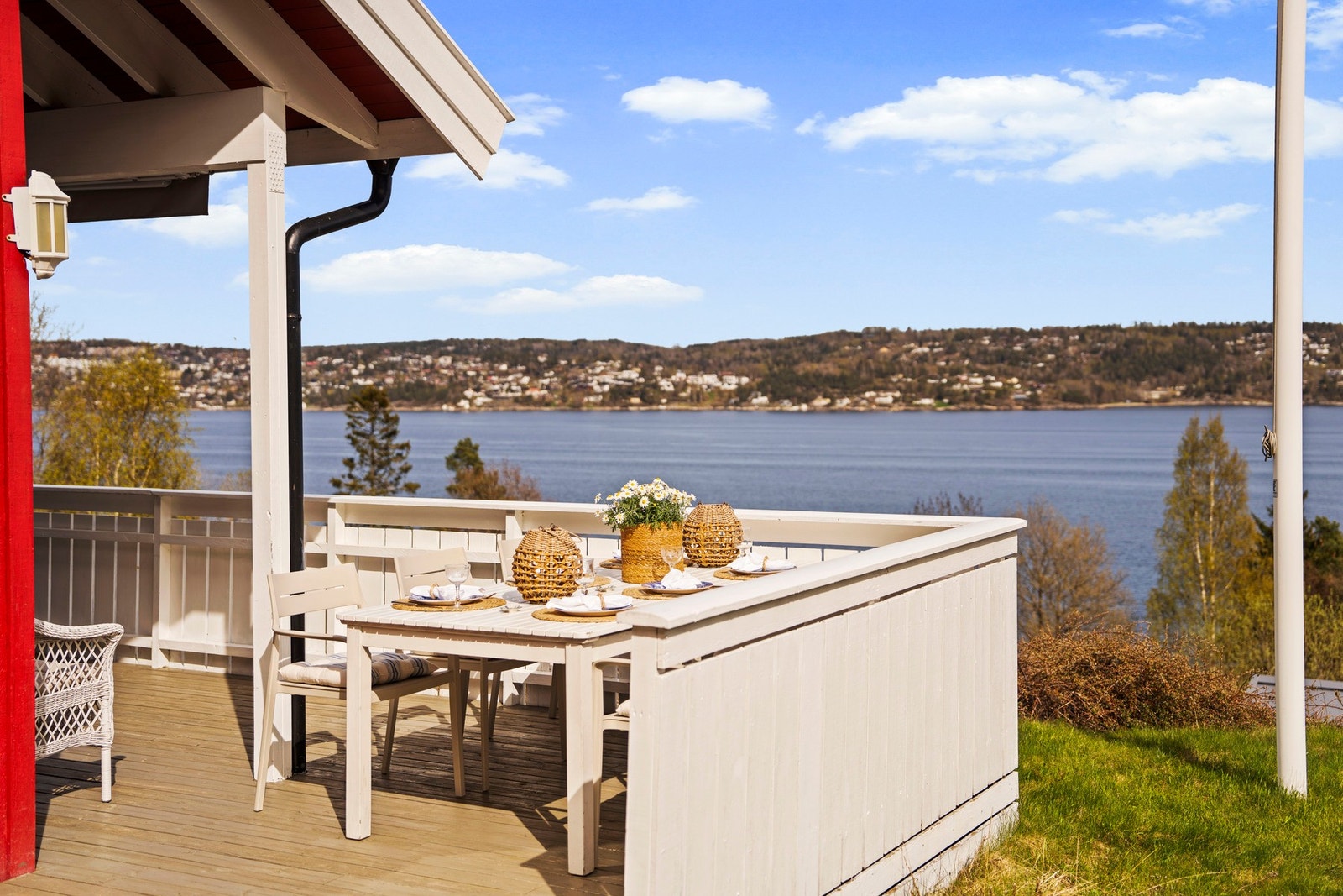 Attraktiv fritidseiendom på Hurum/Storsand, med terrasse og utsikt mot Oslofjorden Galleribilde