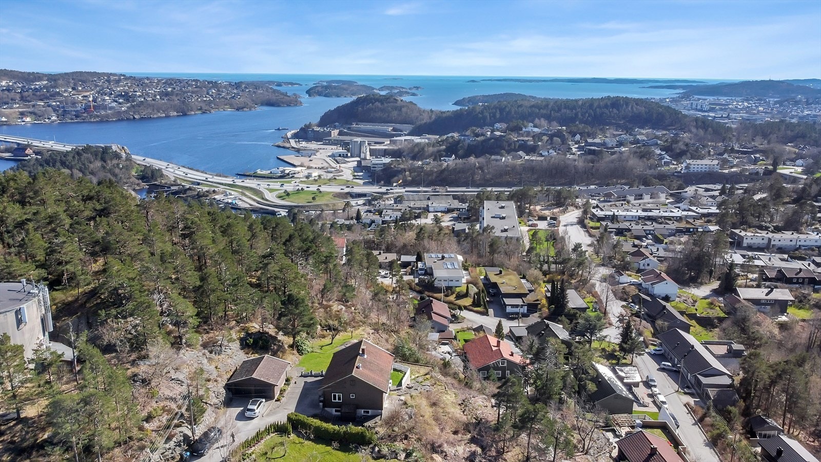 Kristiansand sentrum ligger ca. 5 km unna. Galleribilde