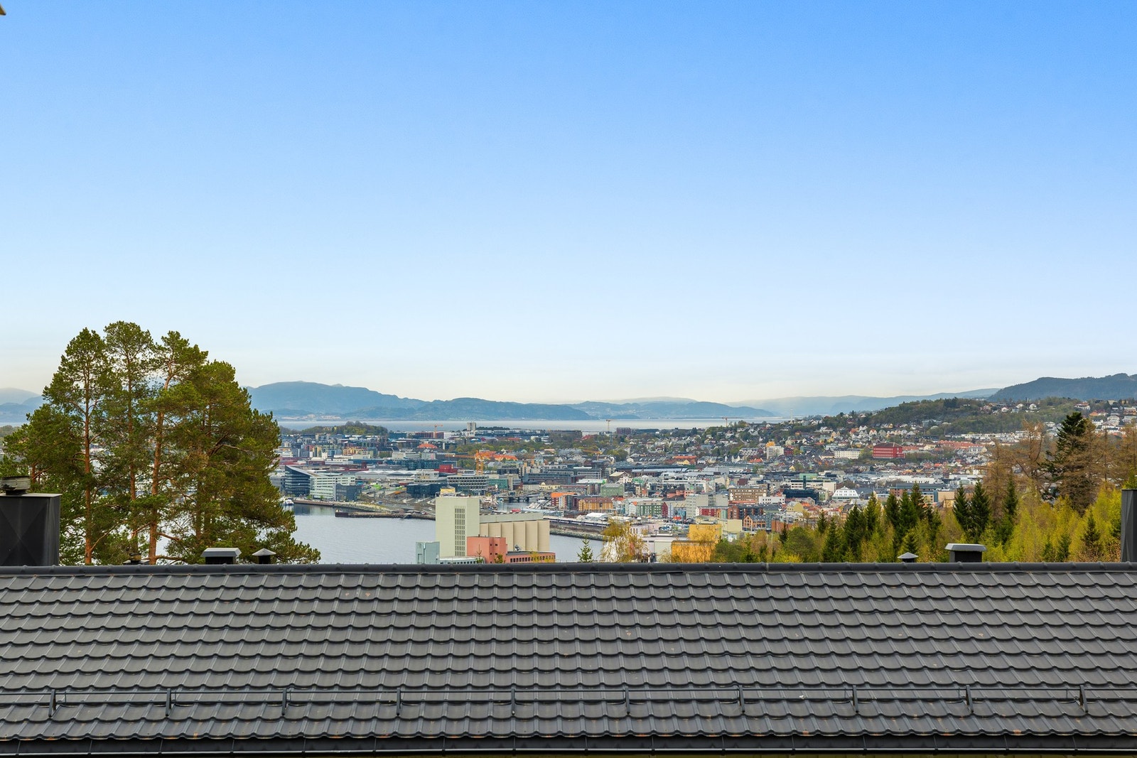 Herfra får du også et godt overblikk over byen. Galleribilde