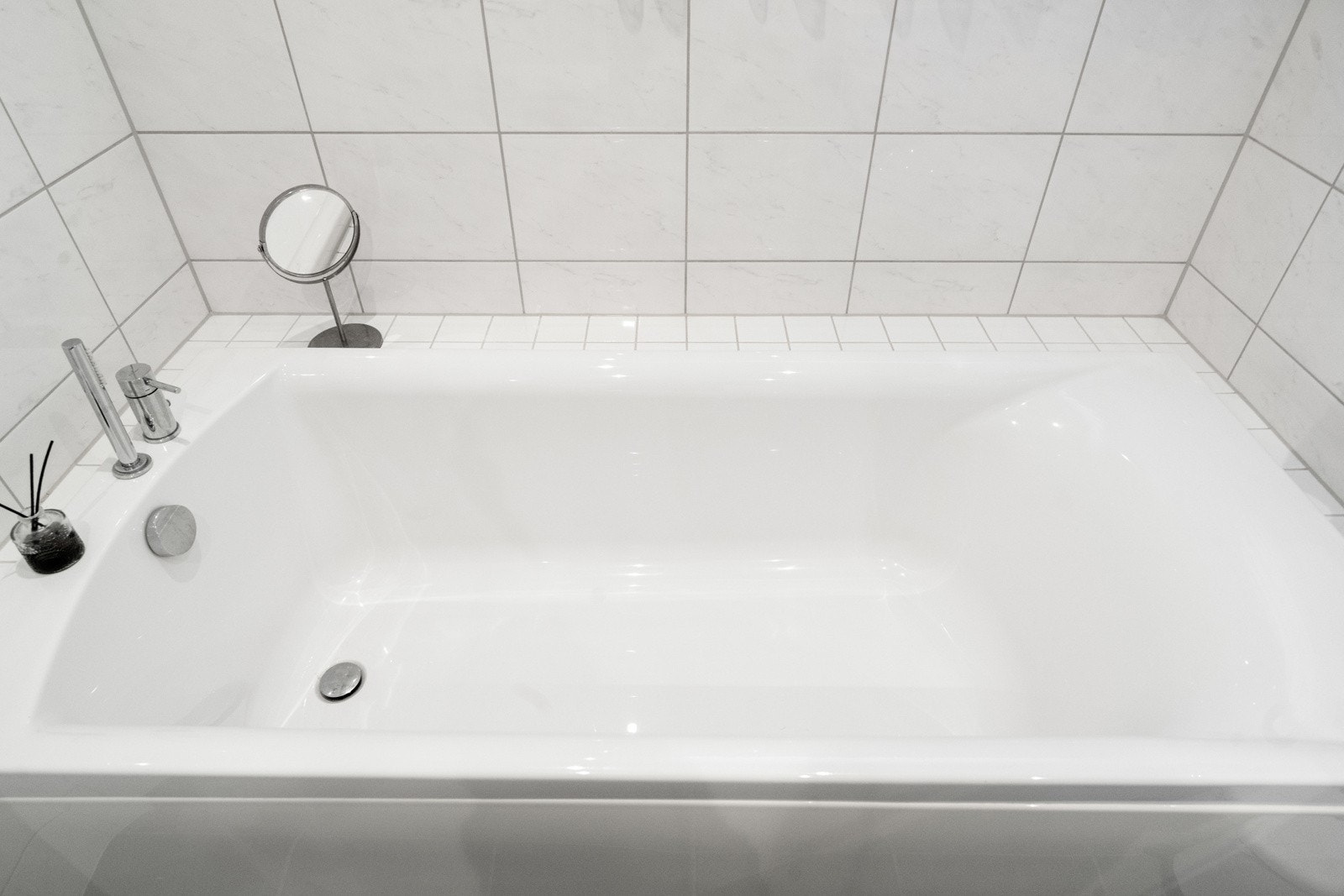 Stort badekar på bad i hovedetasje. Galleribilde