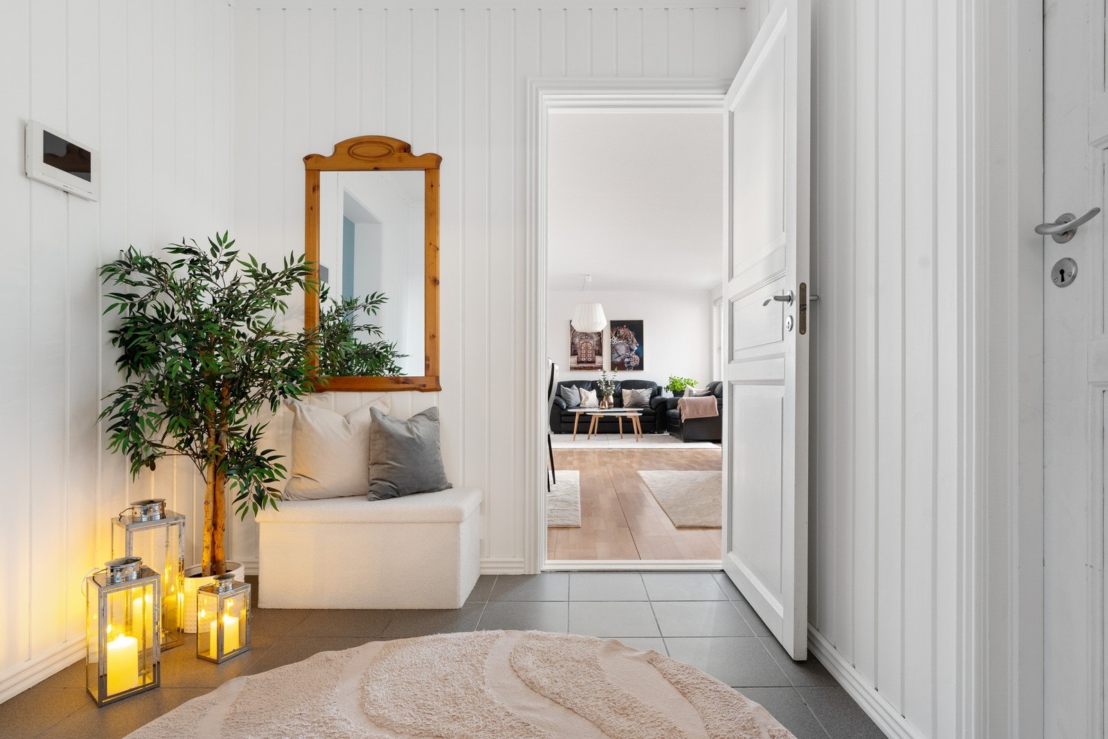 Leiligheten har en innvendig bod på 3 kvm i leiligheten som gir godt med lagring. I tillegg har man egen bod i kjeller. Galleribilde