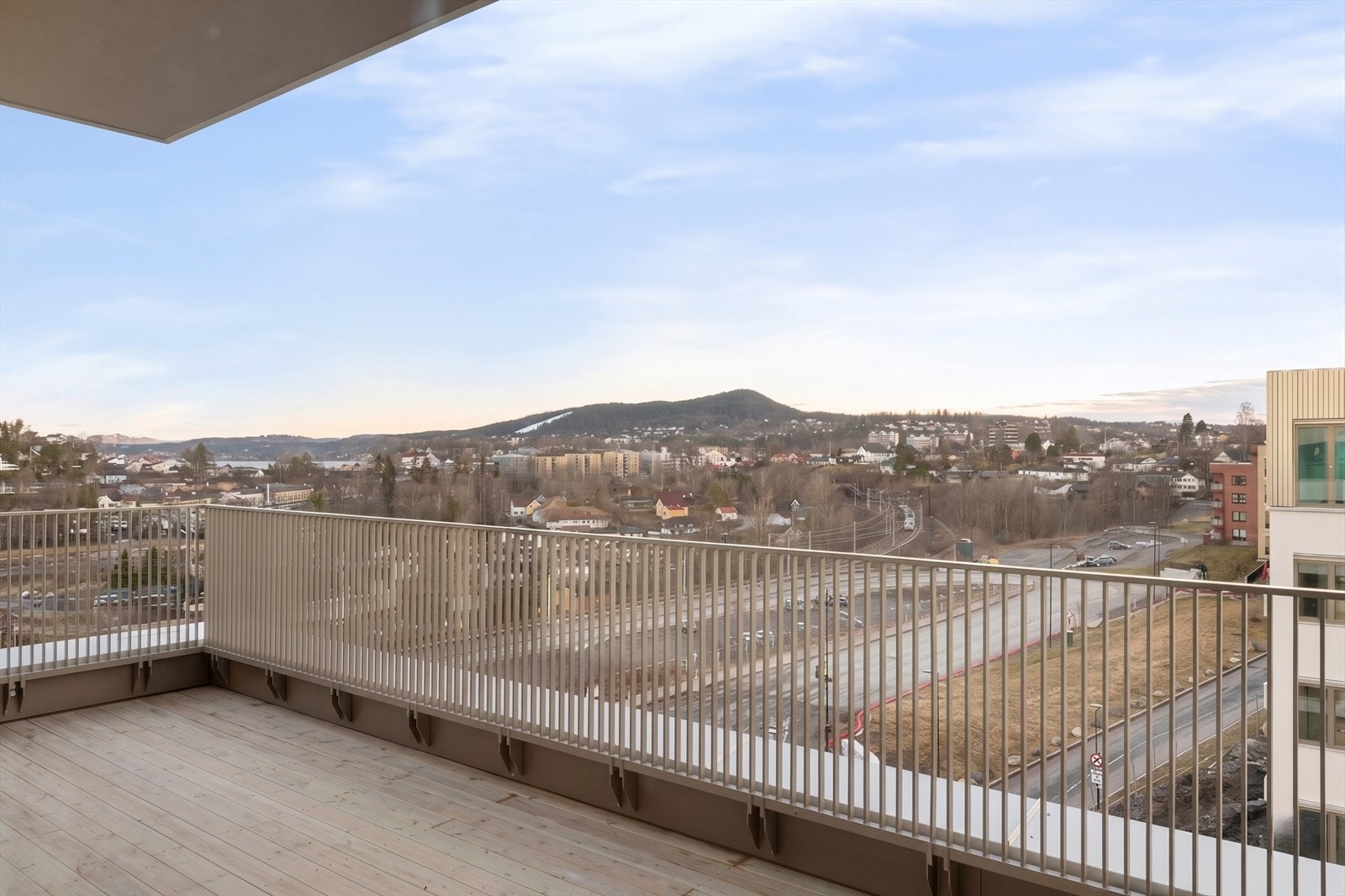 Privat takterrasse på ca. 22 kvm. Utsikt fra på toppen av bygget i 5. etasje. Galleribilde