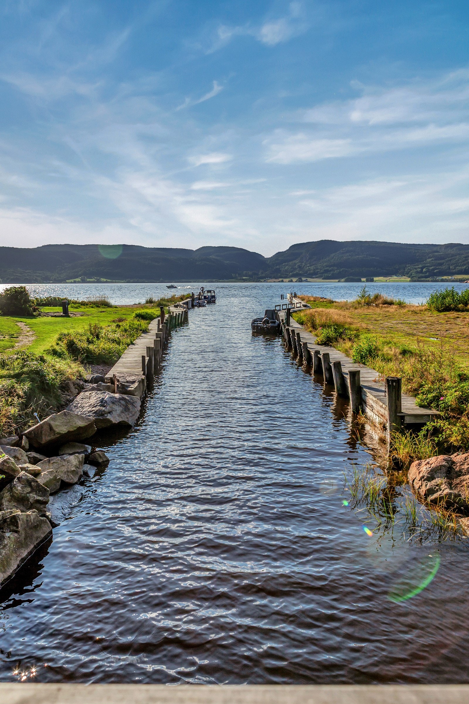 Det følger med egen båtplass som ligger like nedenfor eiendommen. Galleribilde