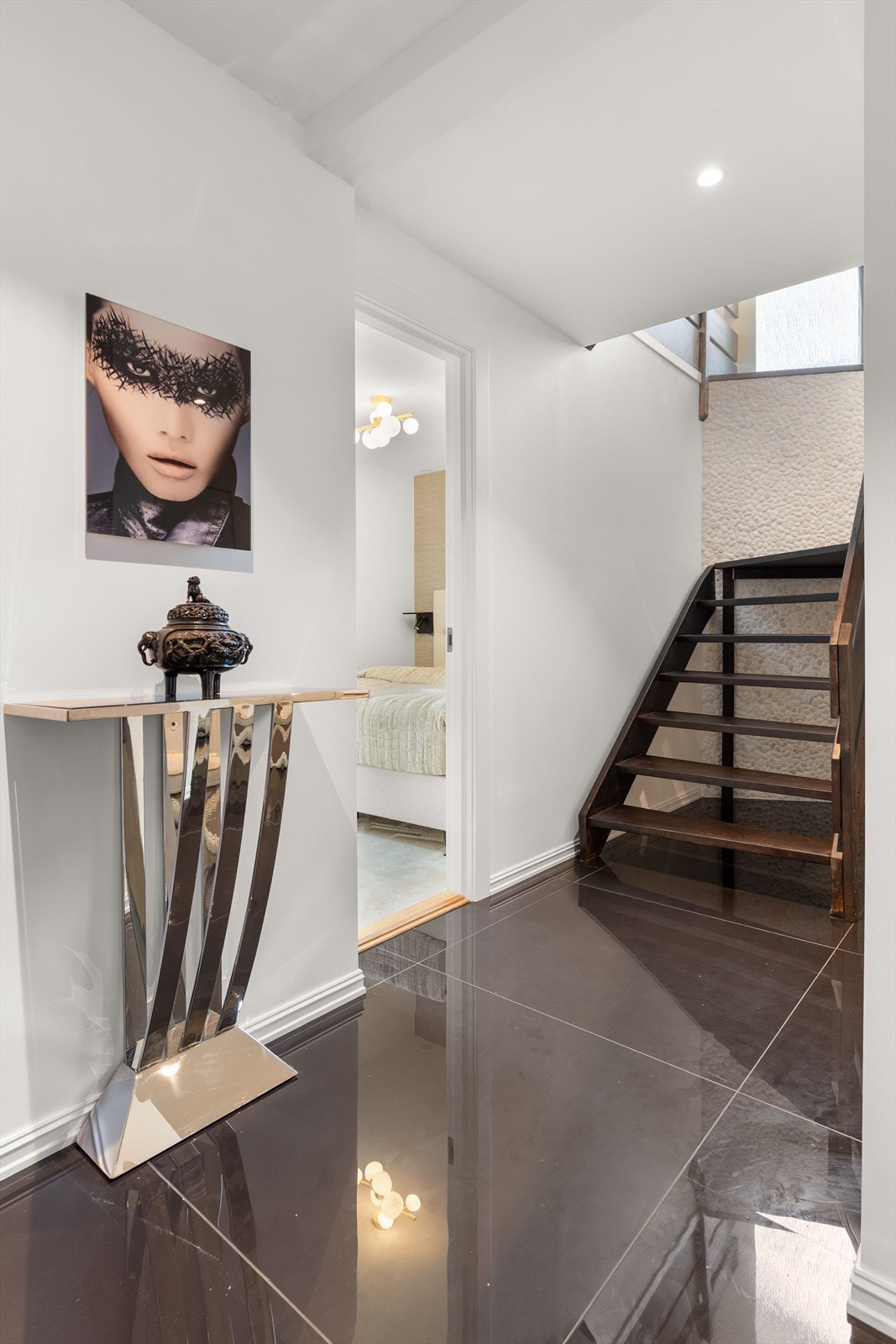Gangen i 1. etasje binder sammen soverommene og badet. Galleribilde
