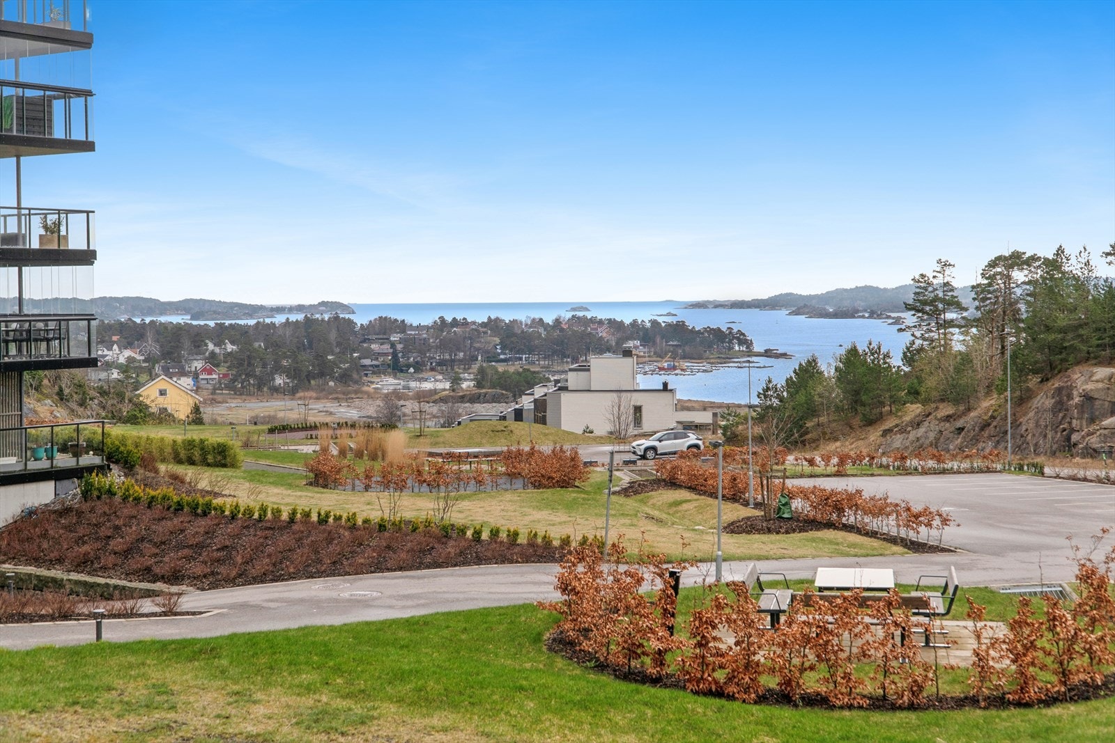 DNB Eiendom ønsker velkommen til en flott 2-roms selveier i et flott leilighetsbygg fra 2023. Her bor du med nærhet til både sjøen og byens fasiliteter, kun 5 km fra Sandefjord sentrum. Galleribilde