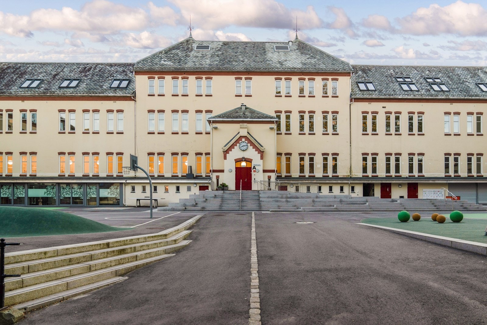 Nordnes skole. Galleribilde