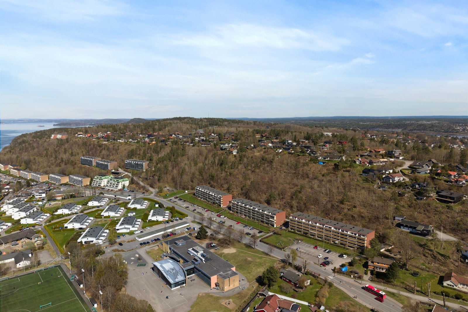 Området er barnevennlig med nærhet til barnehage og skole Galleribilde