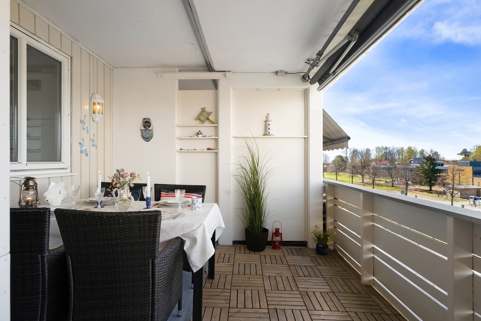 God plass til sittegruppe og grill Galleribilde