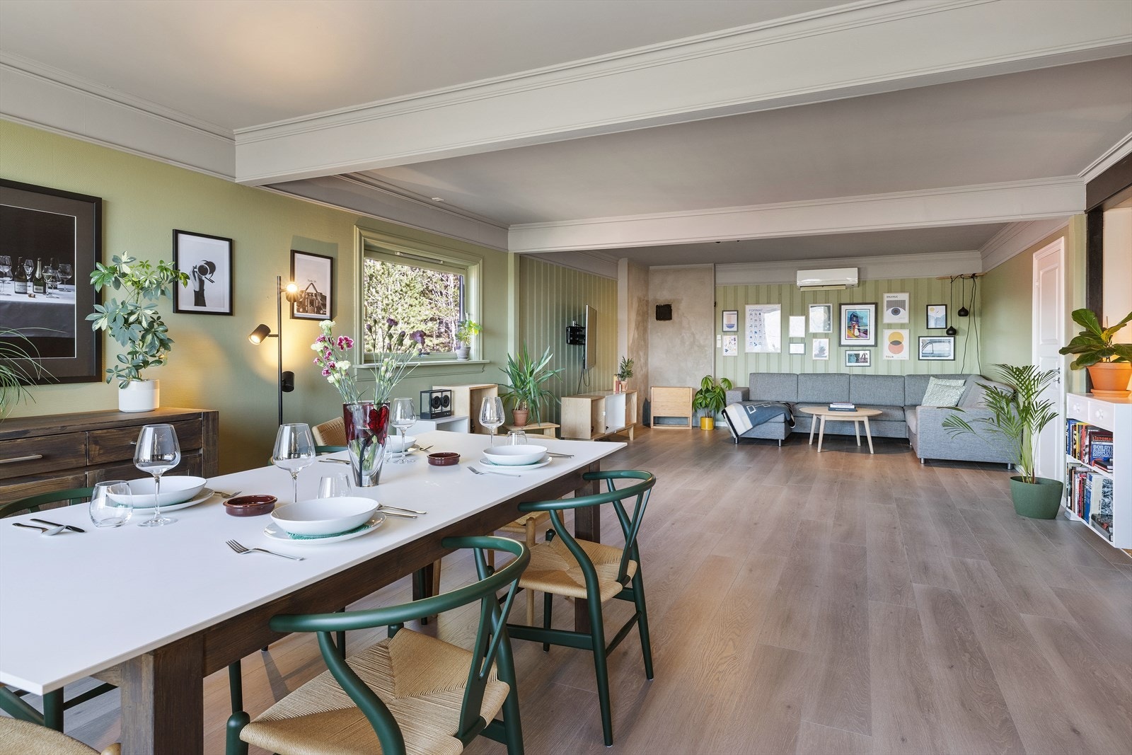 Velkommen til Oppenåsen 41! En innholdsrik toppleilighet over to plan med en åpen og sosial løsning mellom stue og kjøkken i hovedetasjen. Normann Foto AS v/Morten Normann Larsen. Galleribilde