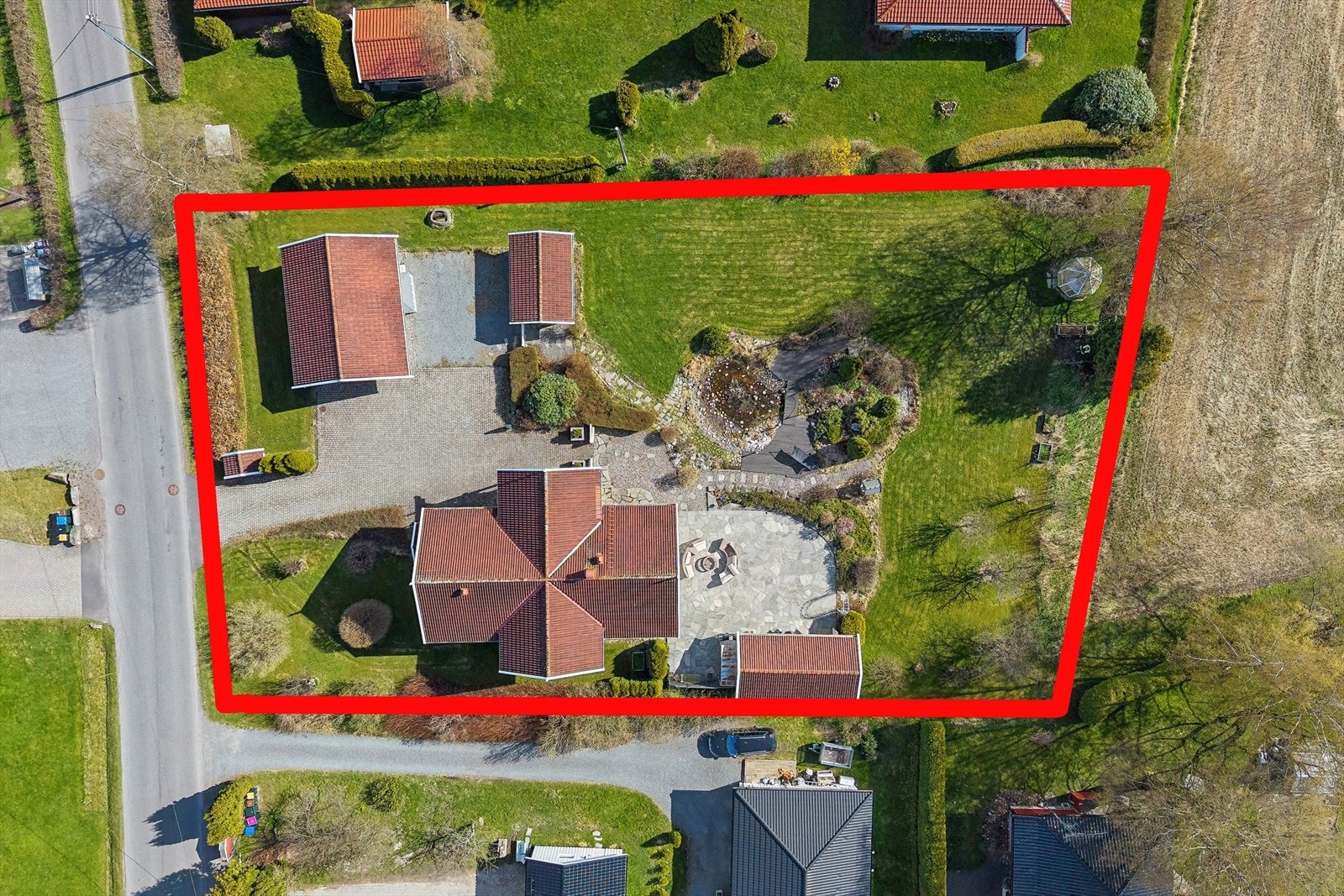 Ca. angitte tomtgrenser, avvik kan forekomme. Galleribilde