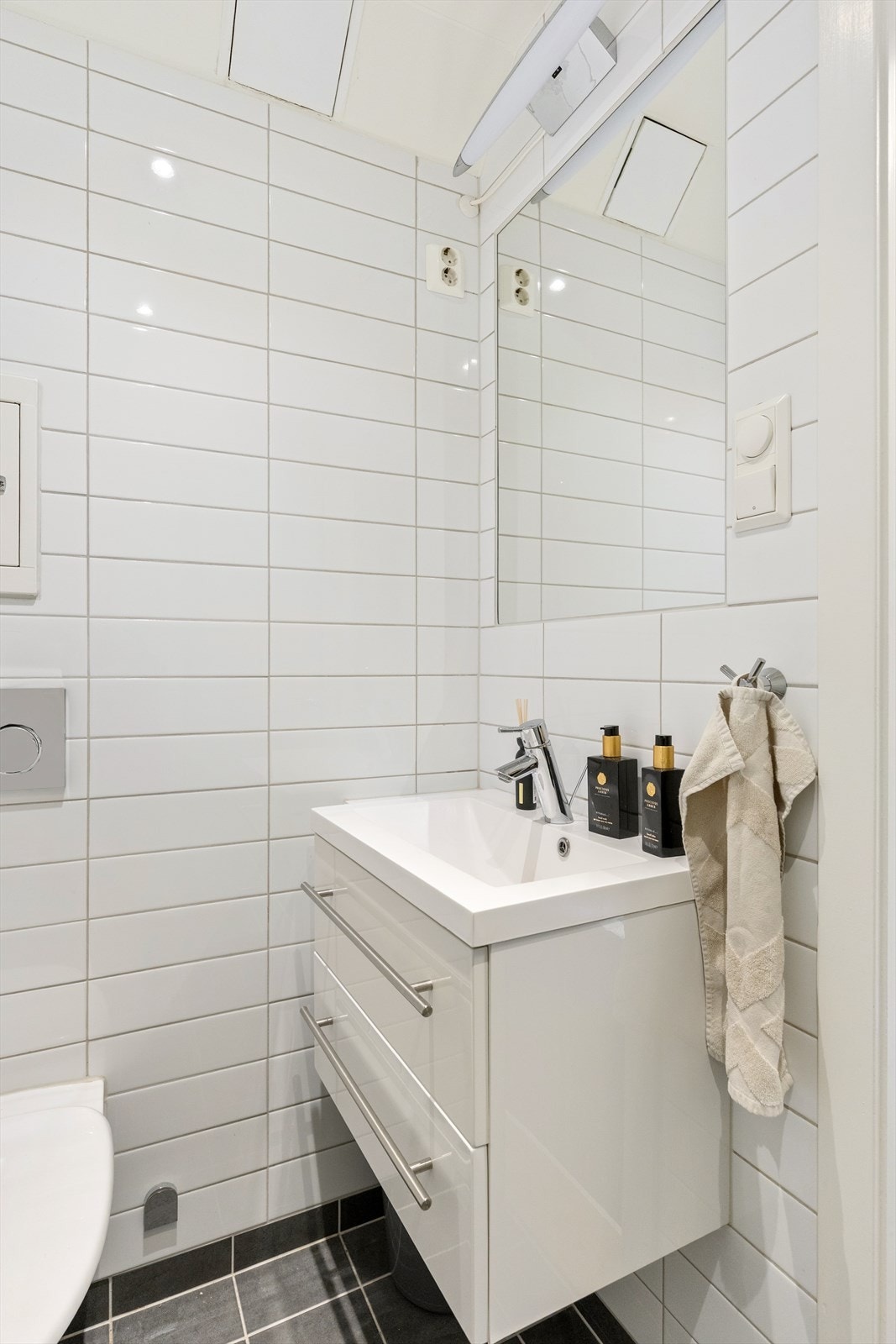 Ifølge tidligere salgsoppgave er badet fra 2013. Galleribilde