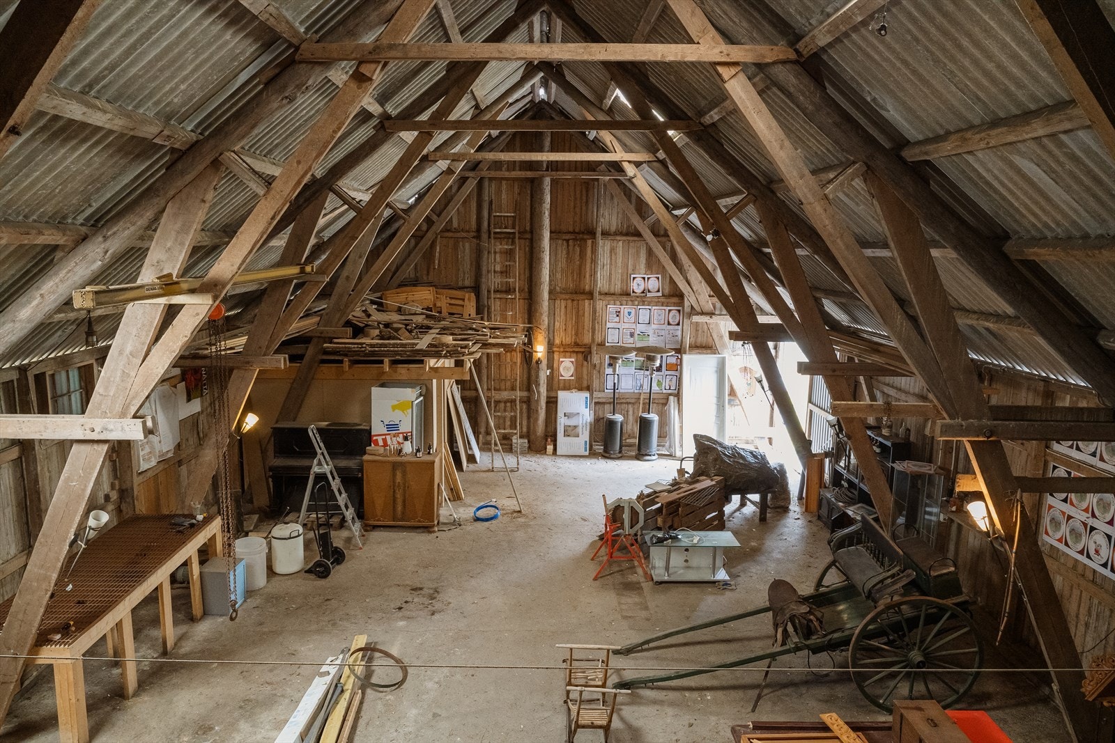 Låve. Galleribilde