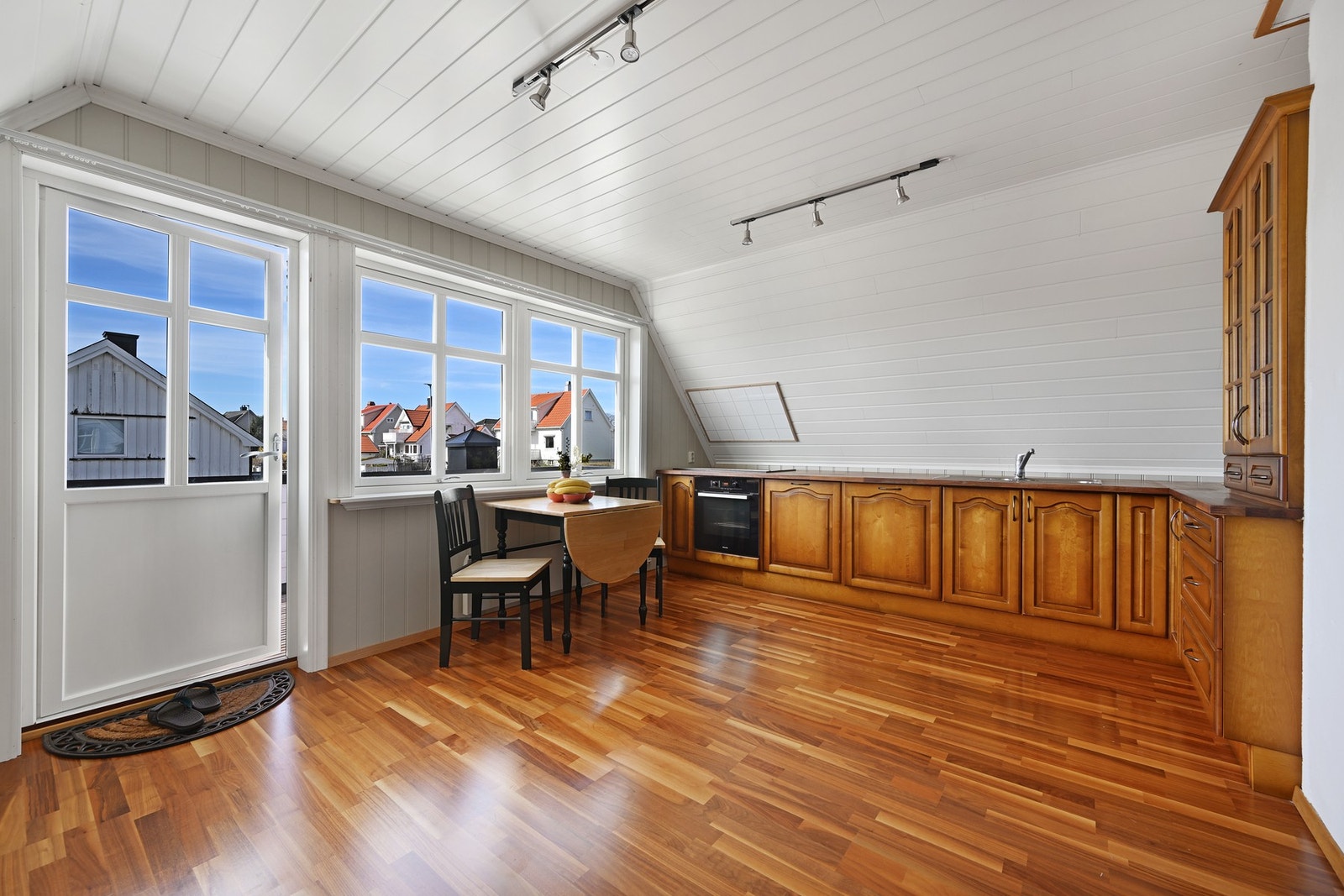Det er utgang til en fin veranda Galleribilde