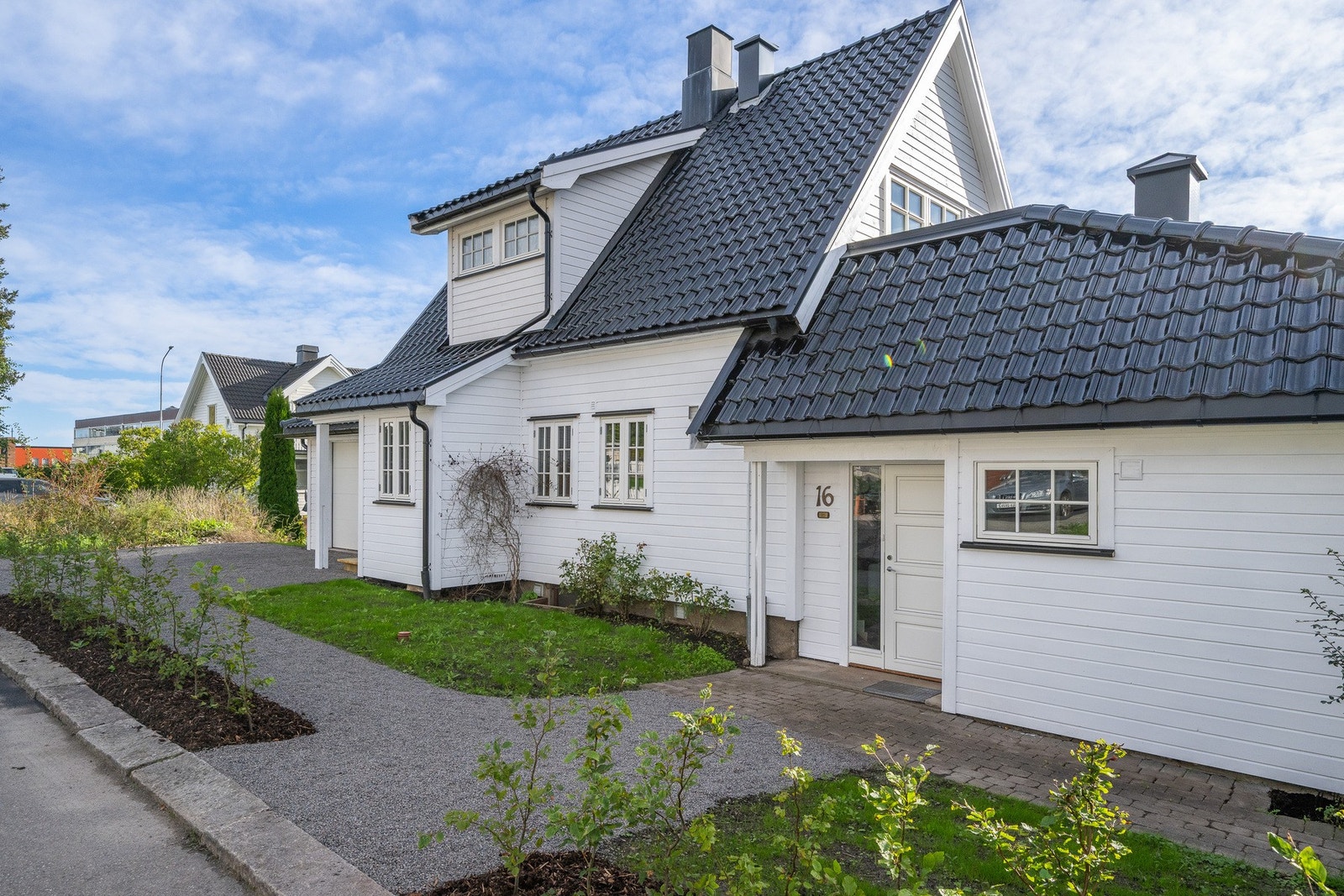 Da er vi klare til å fortsette inn hovedinngangen ved husnummeret Galleribilde