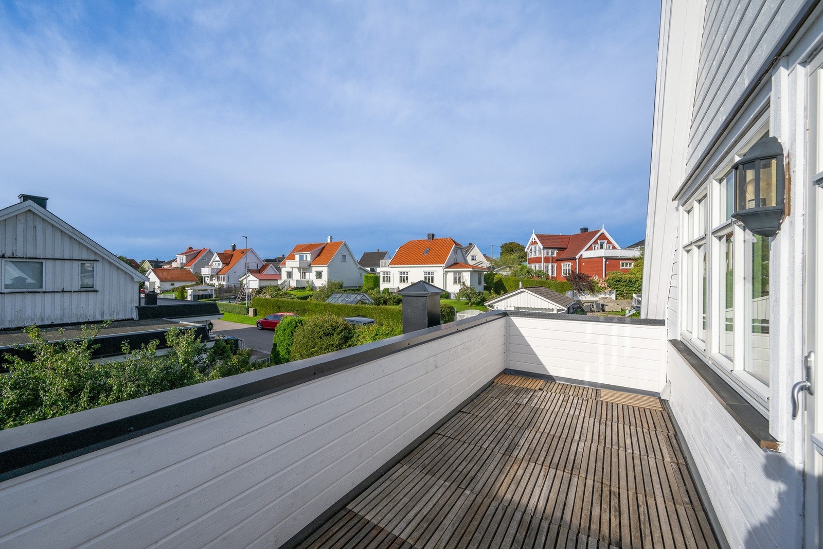 Balkongen har sol fra morgen til ettermiddag/kveld Galleribilde