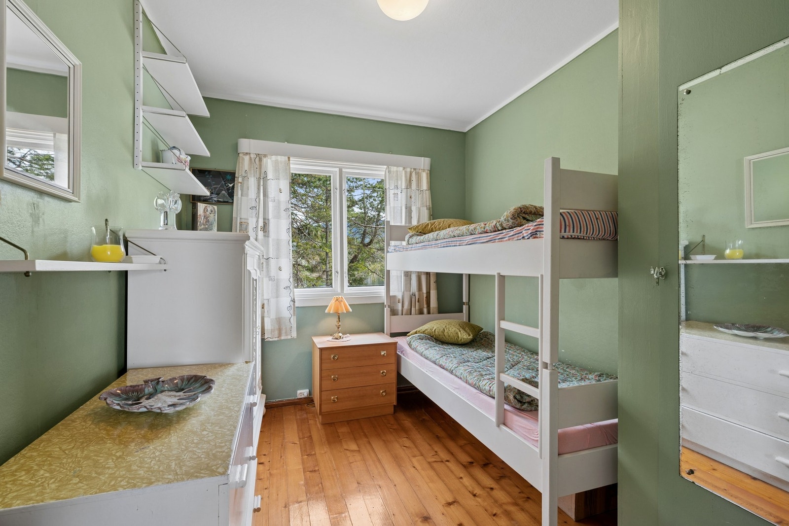 Hytta har ett hovedsoverom med gode overnattingsmuligheter. Galleribilde