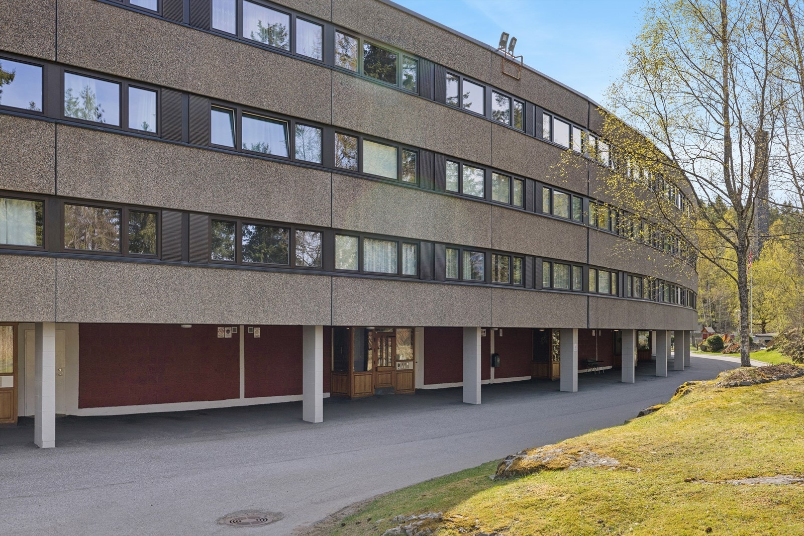 Velkommen til Ammerudveien 73! En 3-roms andelsleilighet i et veldrevet borettslag med store, opparbeidede fellesarealer. Galleribilde