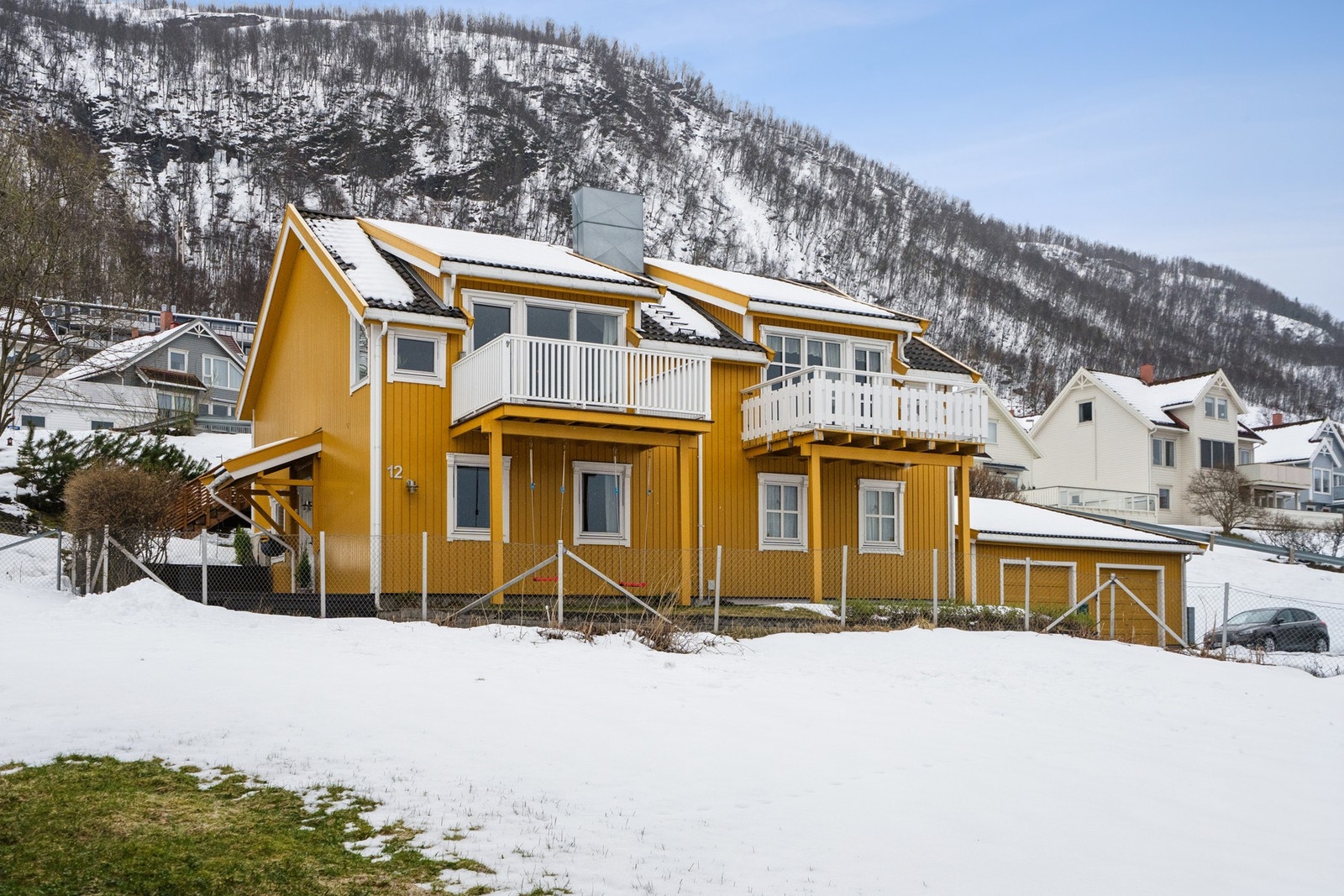 Boligen ligger fint til på Reinen med kort vei til skole, barnehage og AMFI Pyramiden. Galleribilde