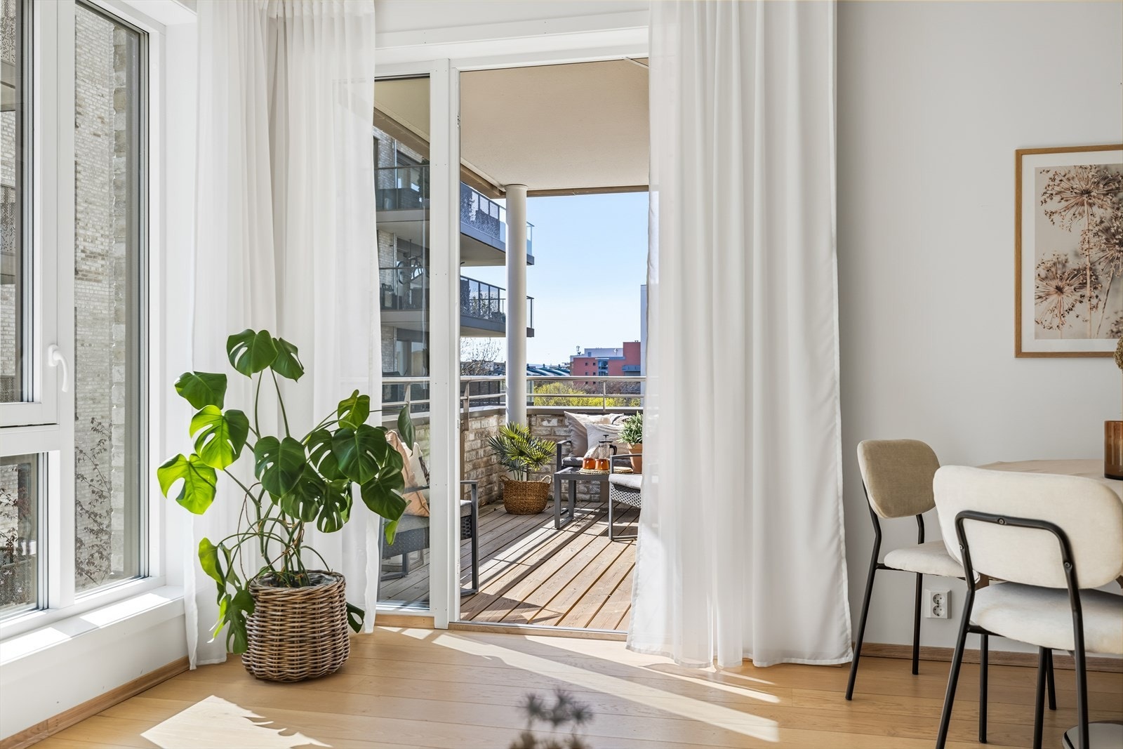 Fra stuen er det direkte adkomst til balkong. Galleribilde
