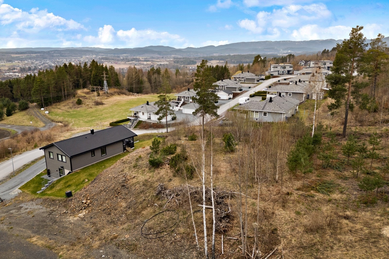 Her får du muligheten til å bygge i et rolig og barnevennlig område med naturen som nærmeste nabo. Velkommen til visning! Galleribilde