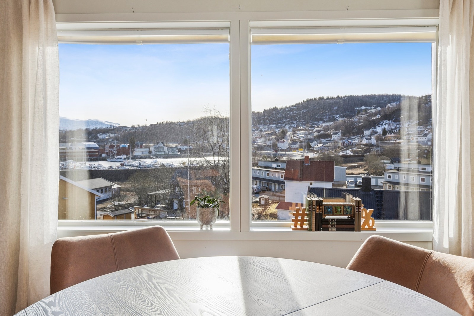 Flott utsikt i fra spisebordet Galleribilde