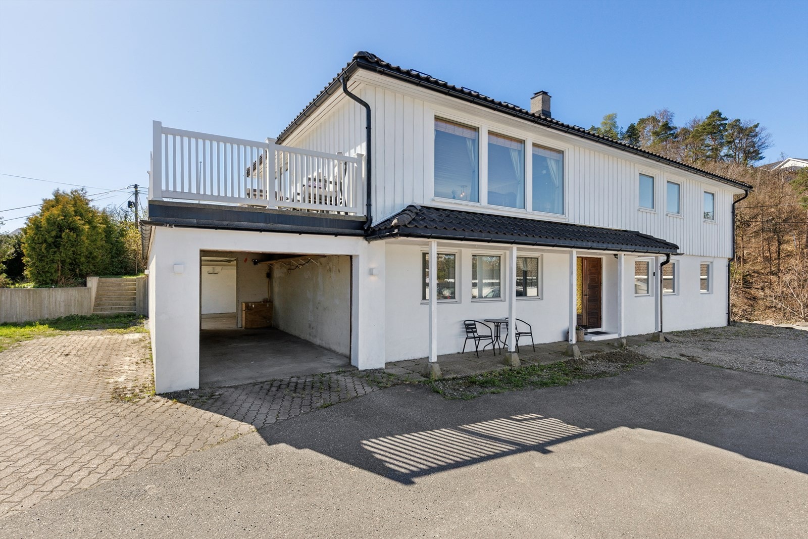 Det er blitt byttet kledning på alle 4 veggene i 2020, hvor 3 av dem ble etterisolert. Galleribilde