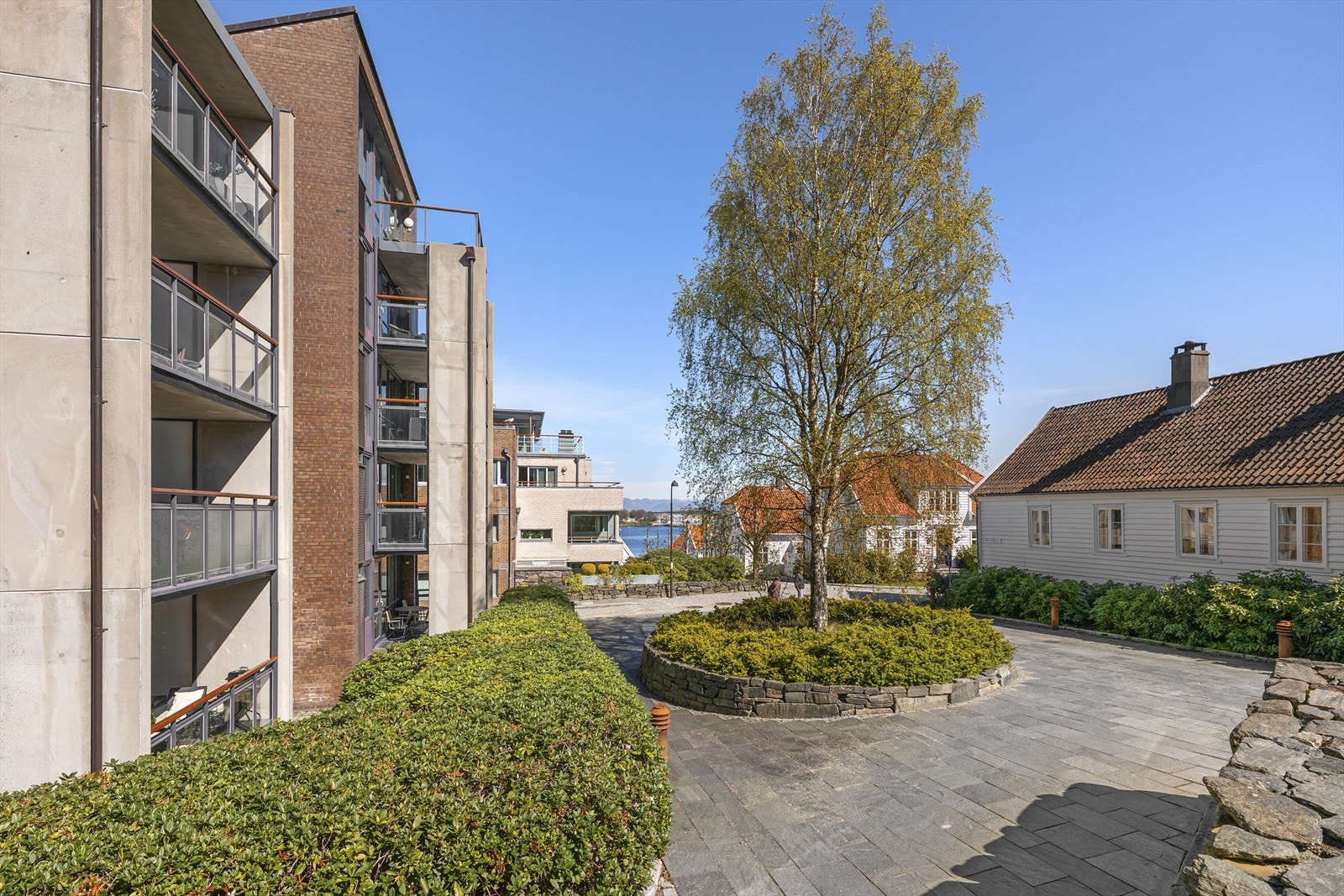 Her bor du like i enden av Gamle Stavanger med kort gåavstand til Stavanger sentrum, som bugner av butikker, kaféer, restauranter og kulturelle opplevelser. Galleribilde