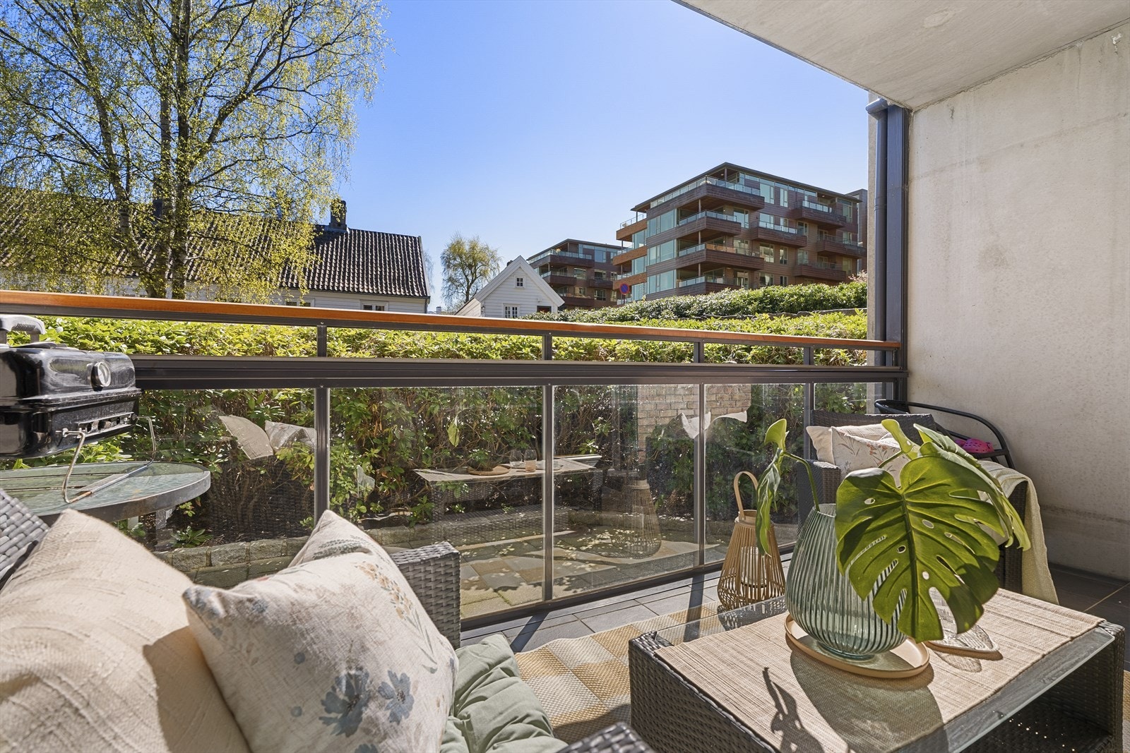 Sørvendt og overbygget balkong på 10 m². Galleribilde