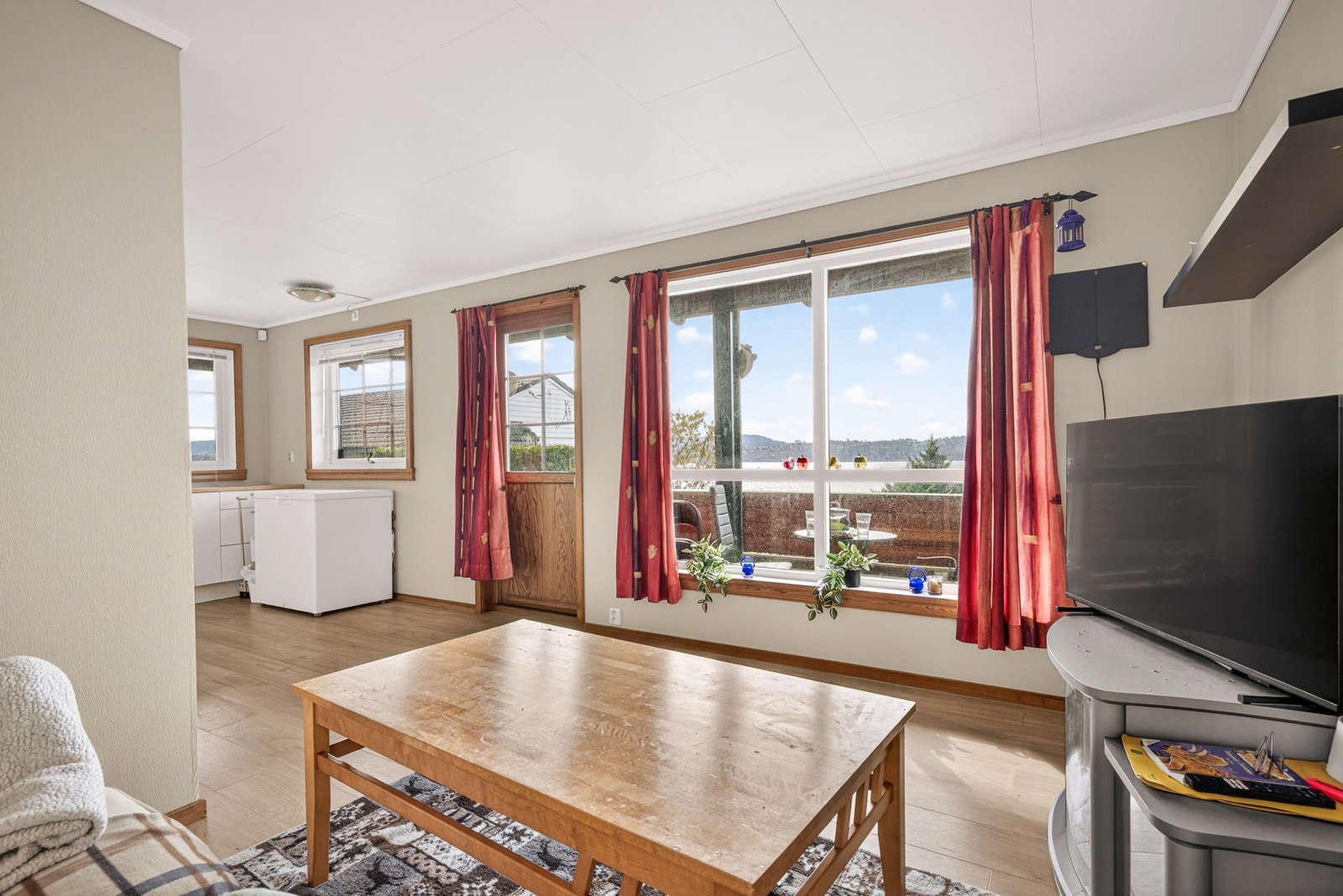Utleiedelen har adkomst til og disponerer terrassen utenfor. Galleribilde