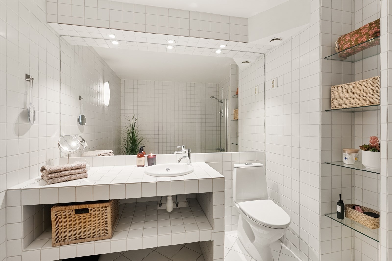 Badet ble installert i 2002 og har sentralstyrt mekanisk avtrekk. Galleribilde