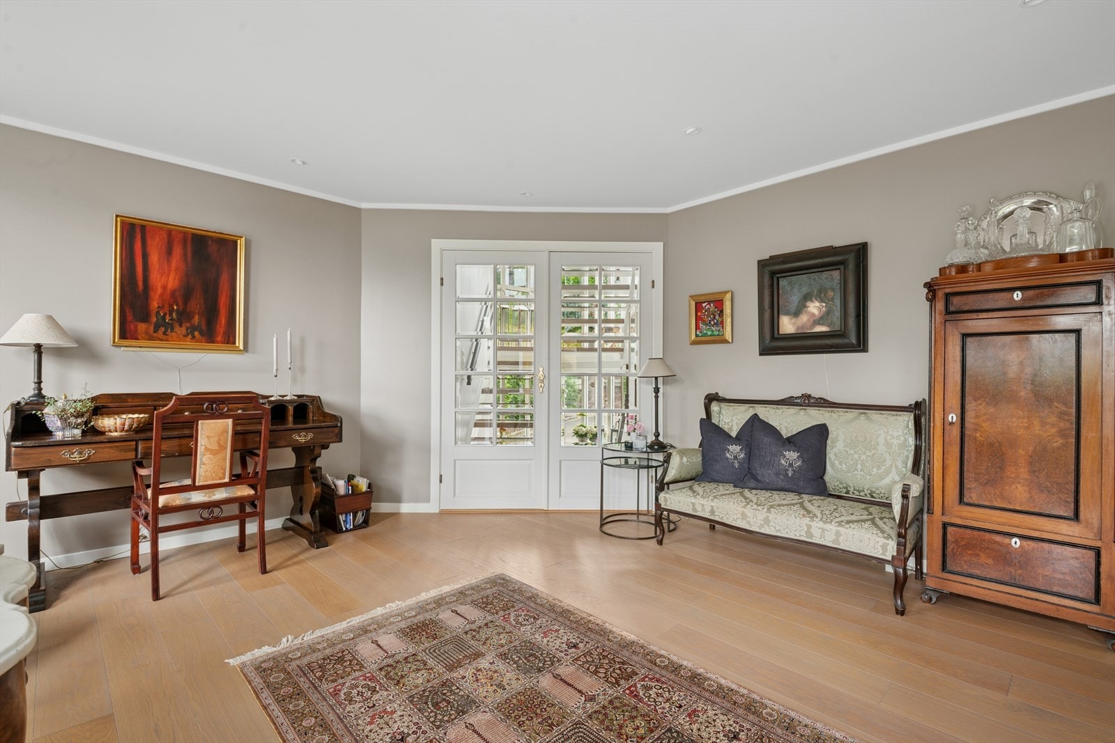 Dobbeltdør med fasettslipte glass. Galleribilde