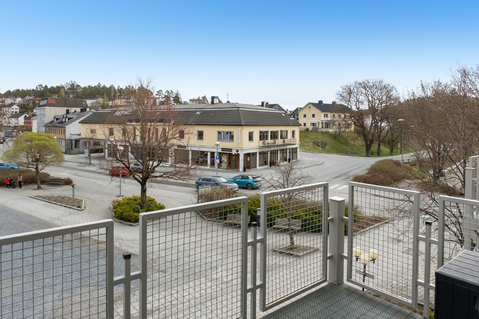 Dagligvarebutikker som Spar ligger kun 5 minutters gange unna, og det er 9 minutter til Steinkjer stasjon. Galleribilde