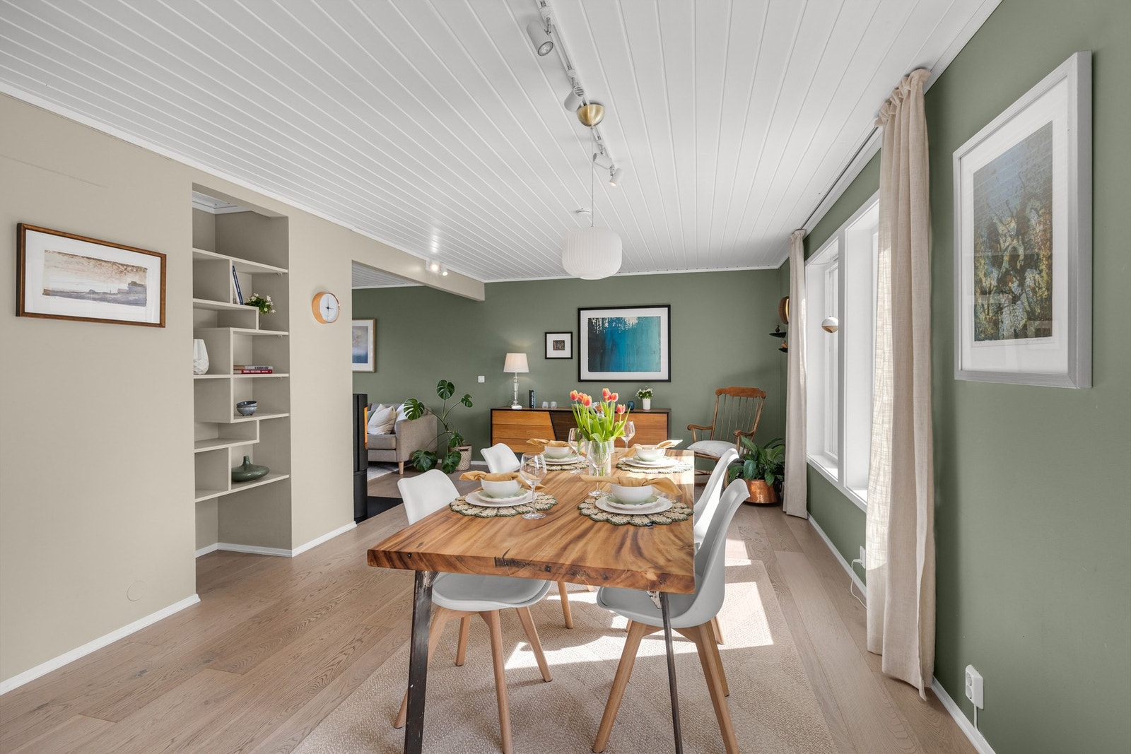 Stuen er godt egnet til å dekke langbord til de store begivenhetene Galleribilde