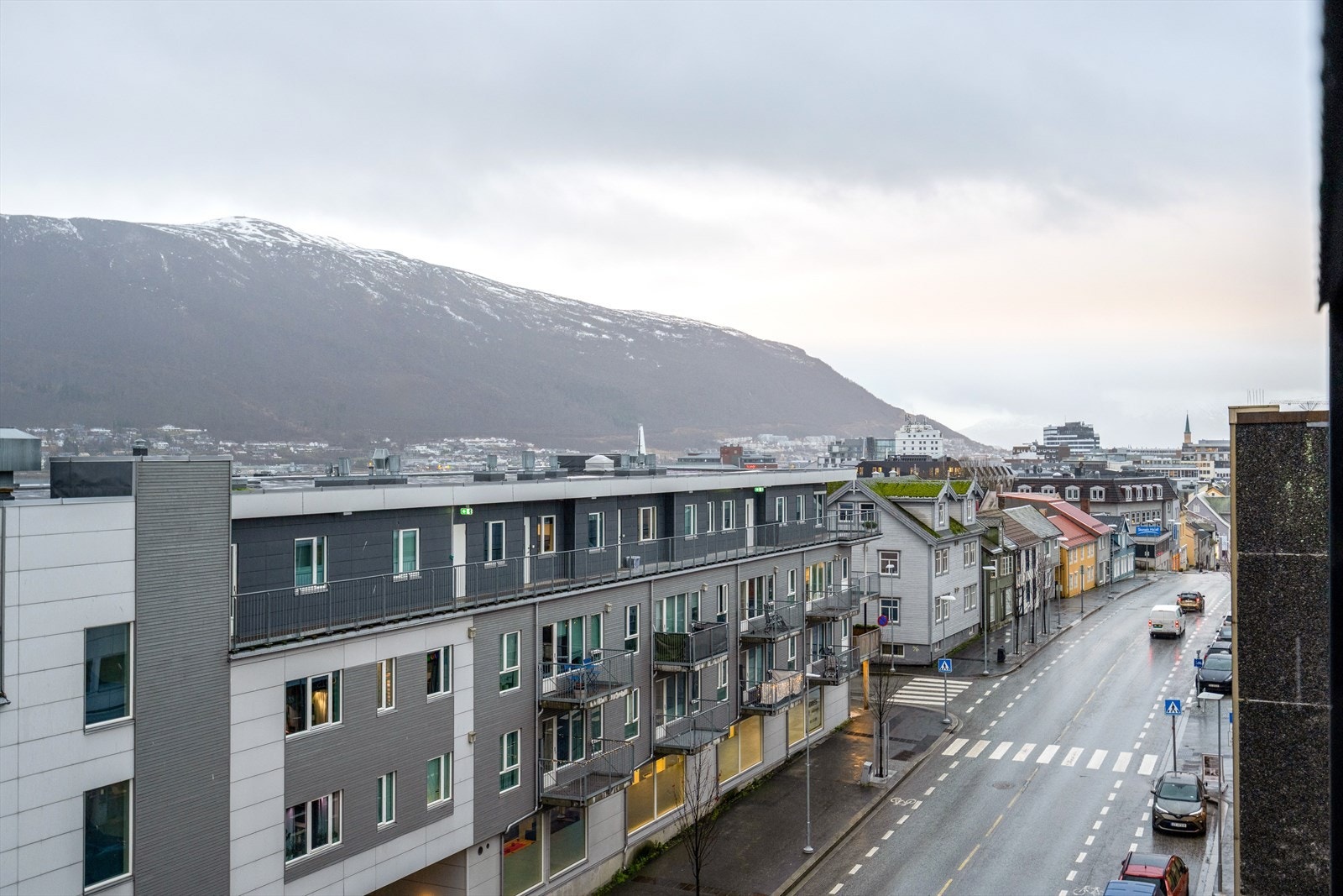 Her bor du sentralt, med gangavstand til alt Tromsø sentrum har å by på. Galleribilde