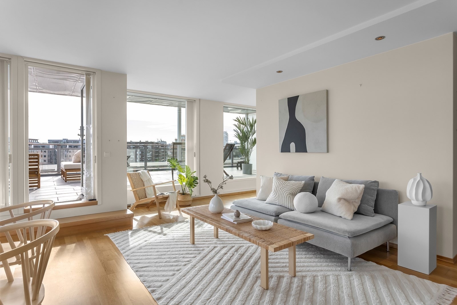 Takmonterte spotlights setter stemningen. Galleribilde