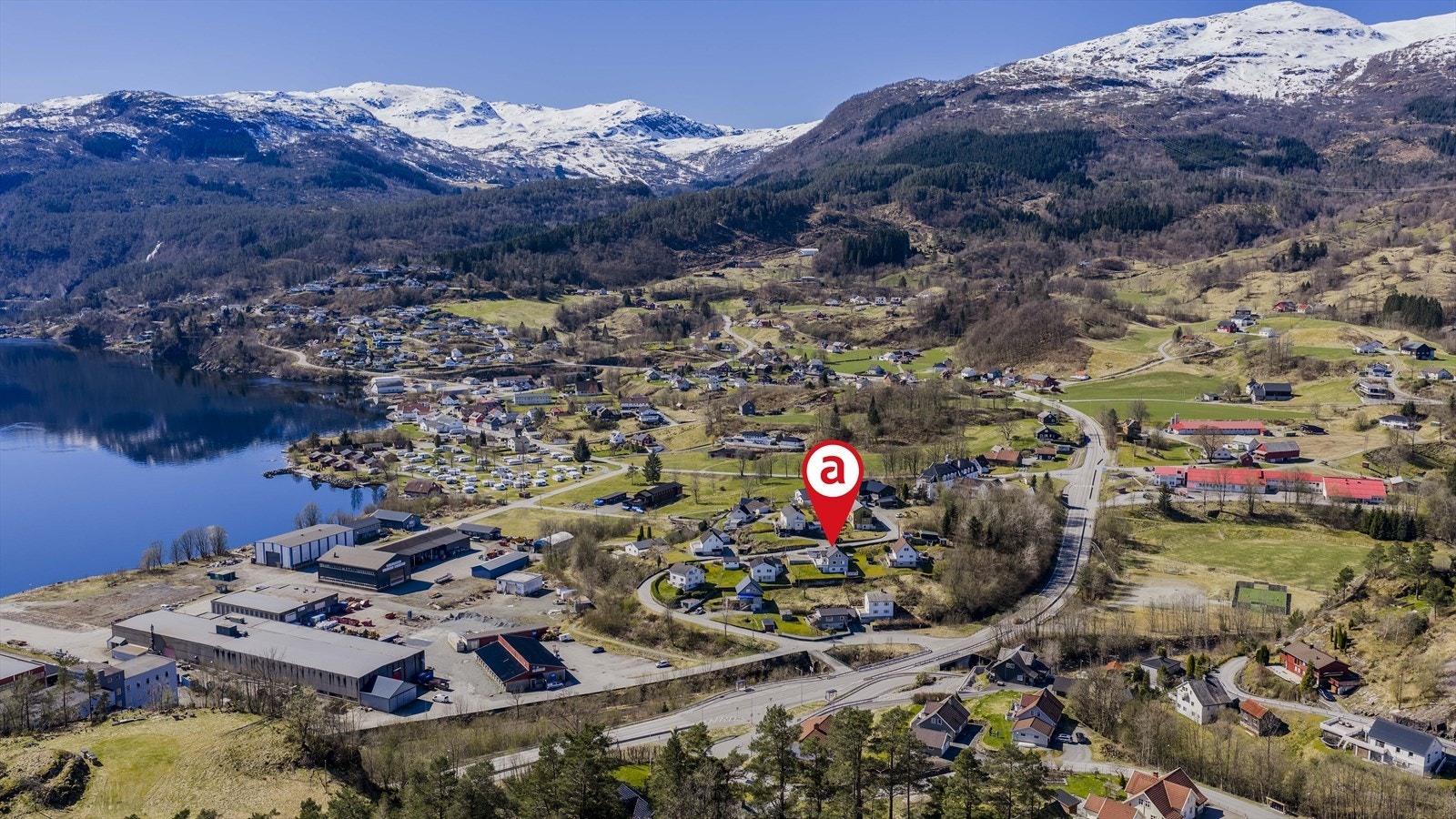 Oversikt - Nærhet til skole, ballbinge, strand og turløyper Galleribilde