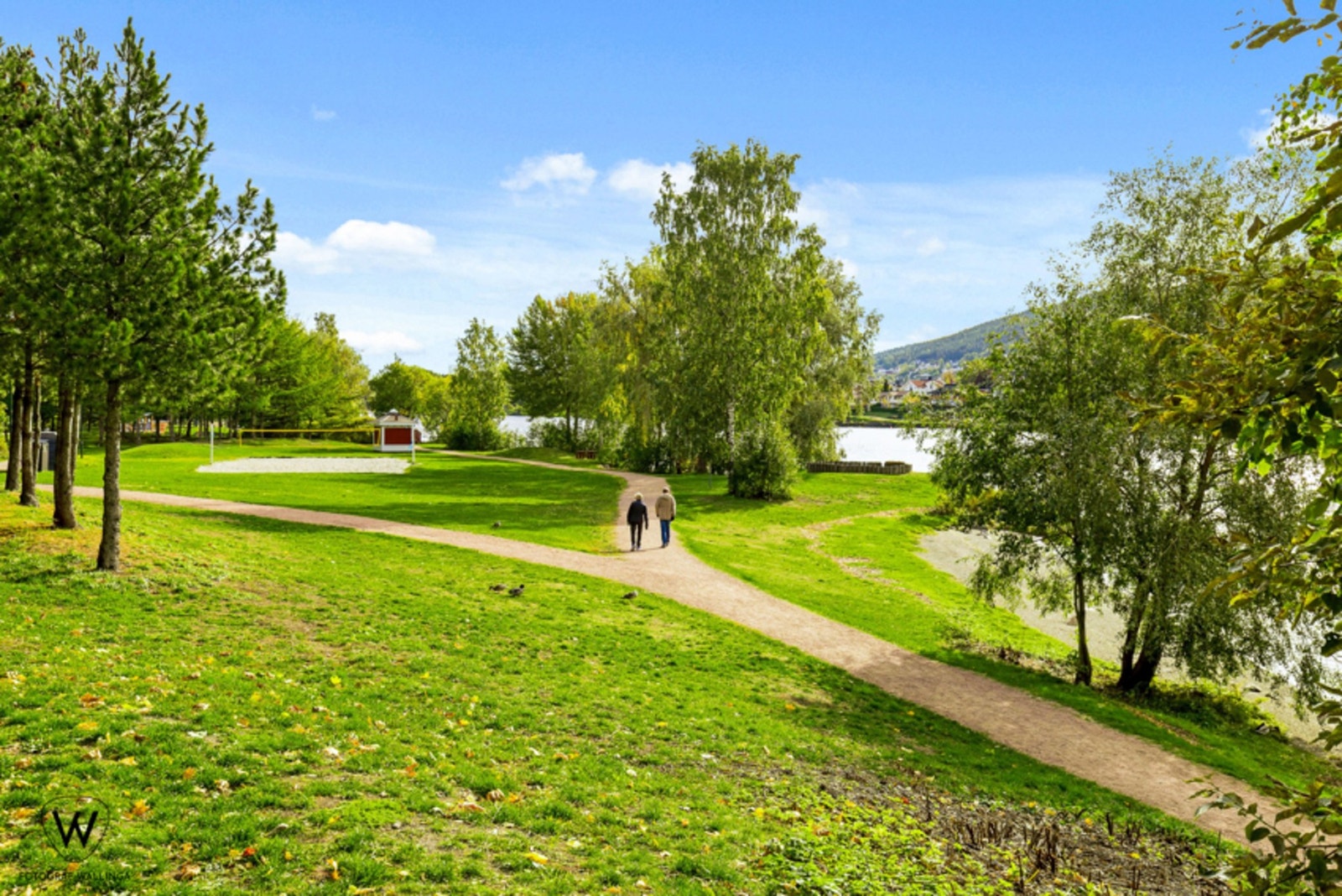 Elveparken ligger like i nærheten og byr på grønne, åpne områder, fine turstier og gode rekreasjonsmuligheter. Galleribilde