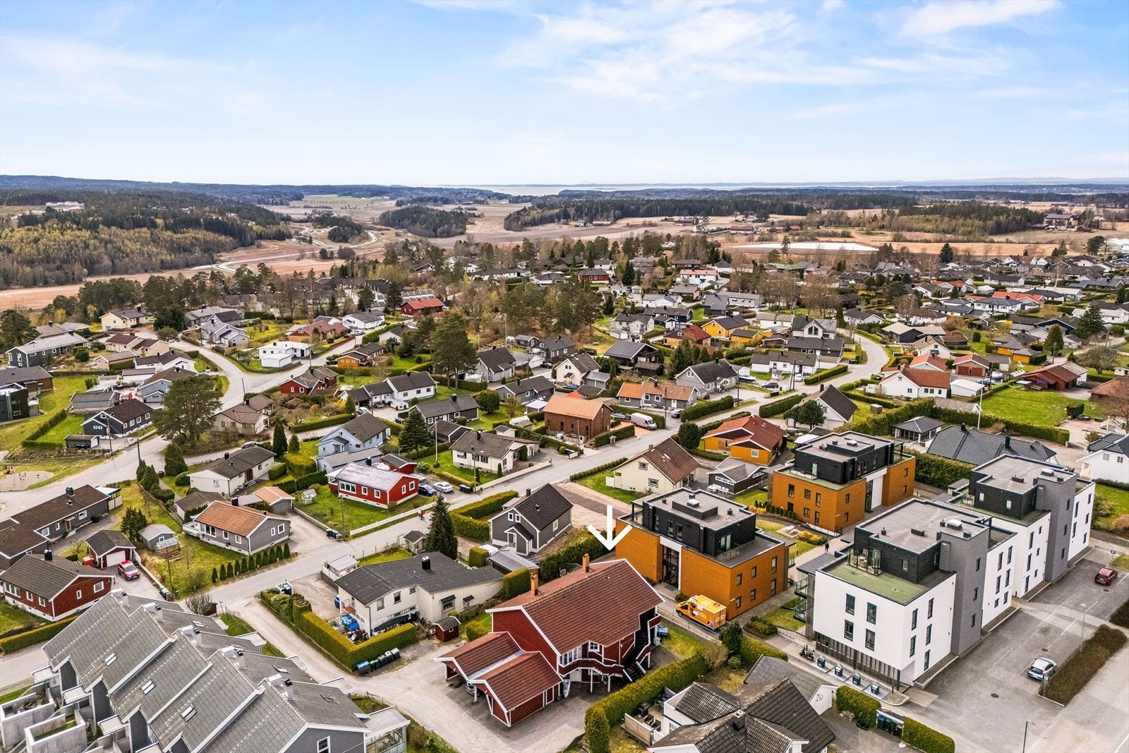 I bakgrunnen ser man sjøen. Ca. 10 minutter med bil Galleribilde