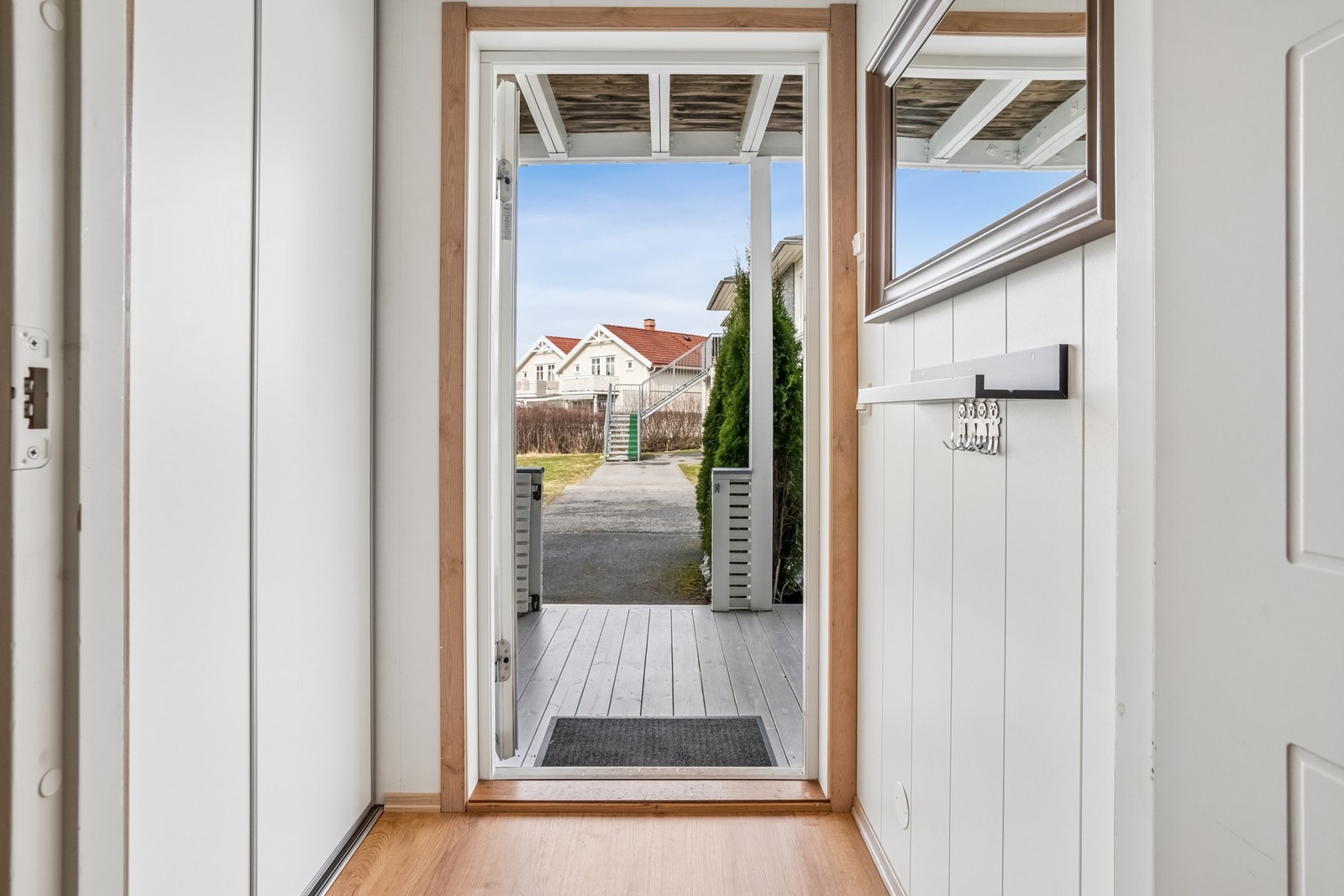 Dette er en fin leilighet for deg som ønsker å bo i et rolig og attraktivt nabolag med kort vei til sentrum. Galleribilde