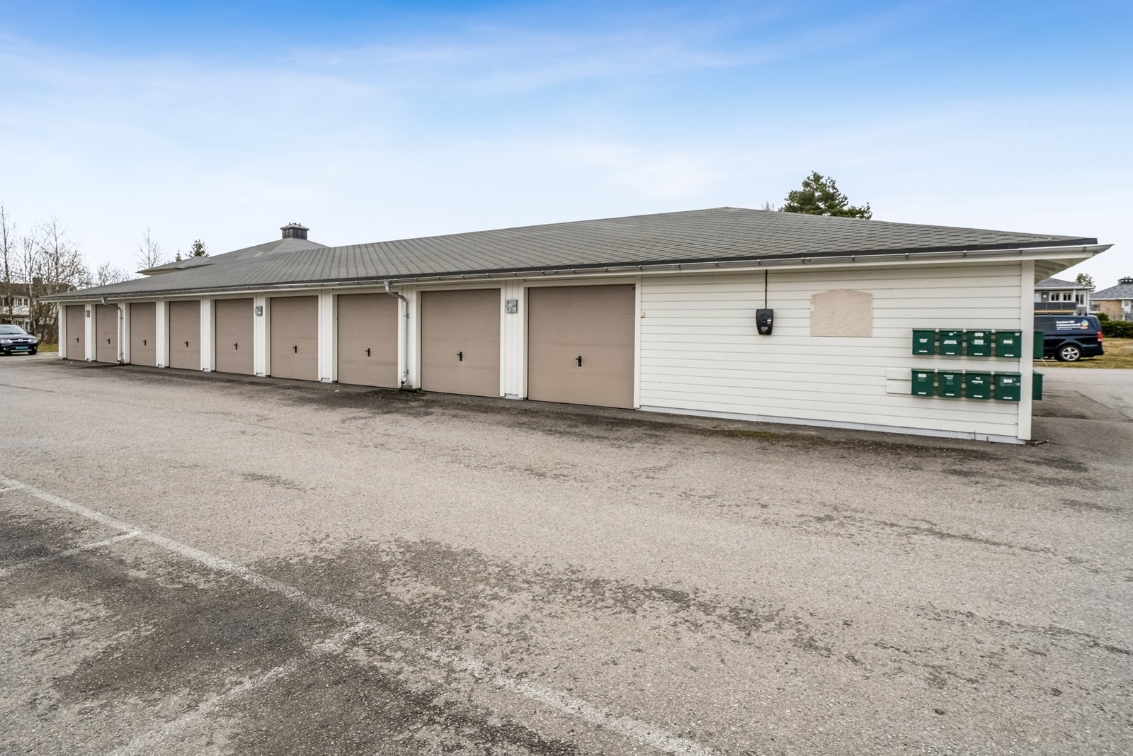 Leiligheten disponerer parkering i garasjerekke. Galleribilde